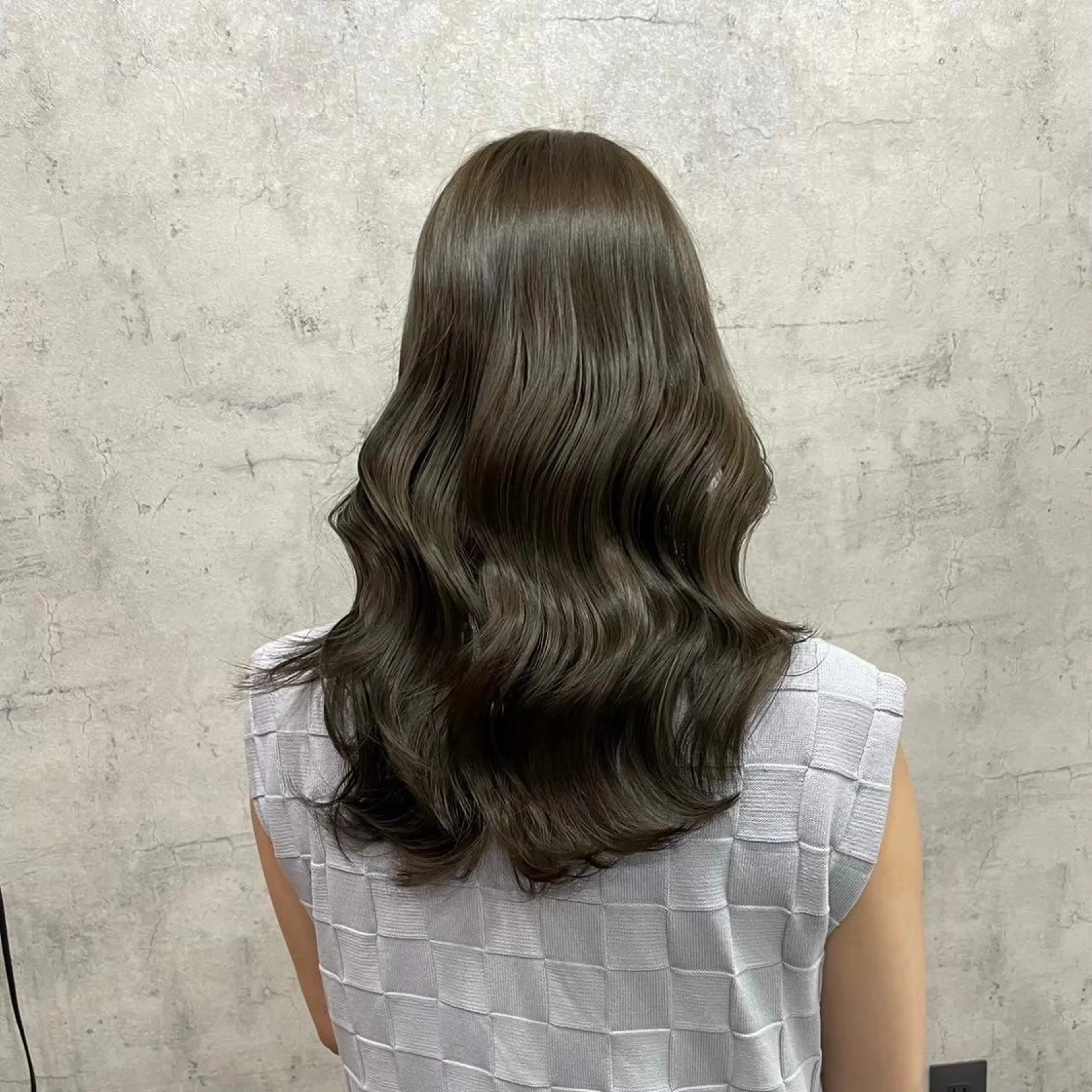 ロング カラー オリーブカラー エクステ・レイヤ ーカット松下宗翔のヘアスタイル