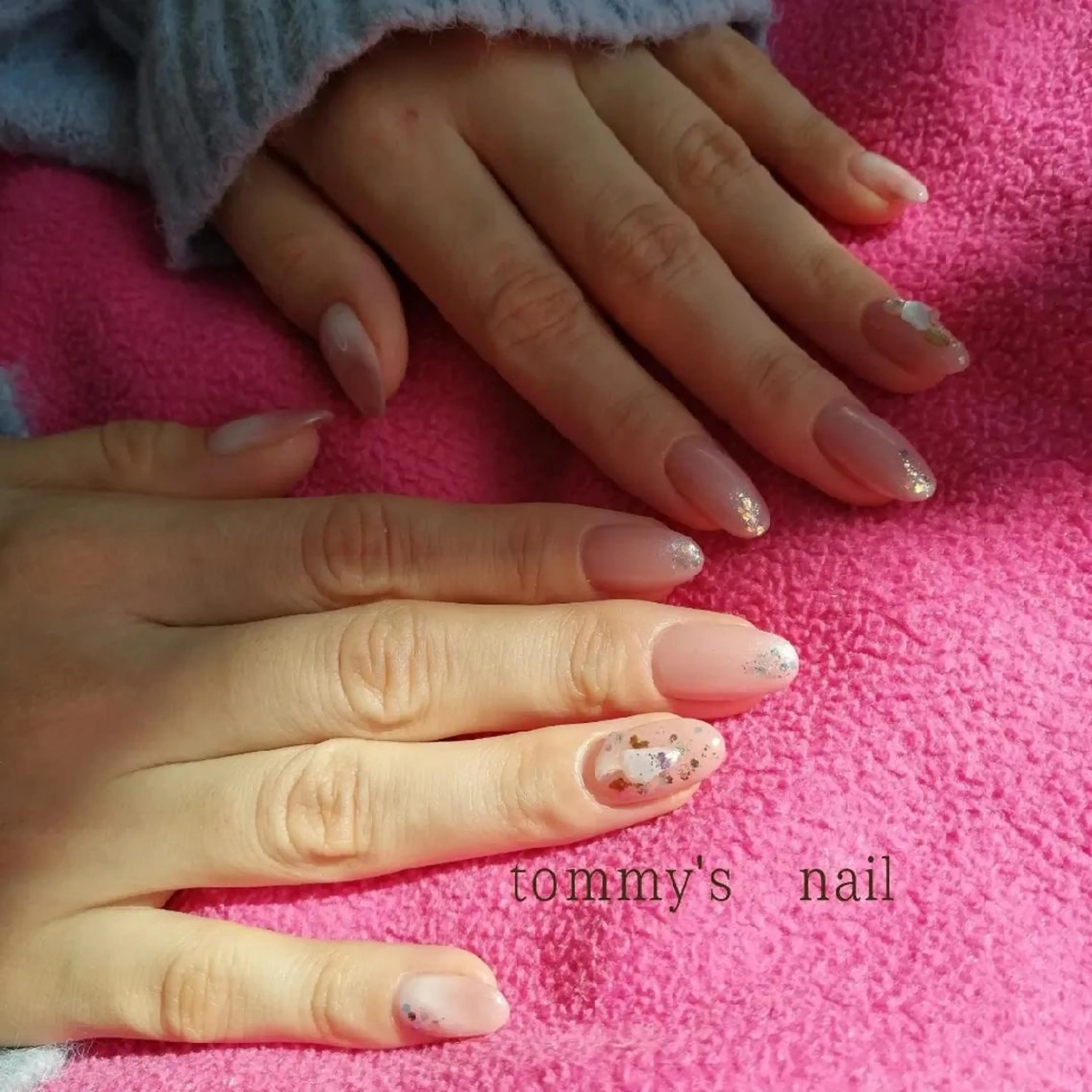 ネイル アートネイル キラキラネイル ワンカラーネイル ピンク tommy's nail所属・福岡/若よもぎ蒸し 全身美容が叶うサロンのネイルデザイン