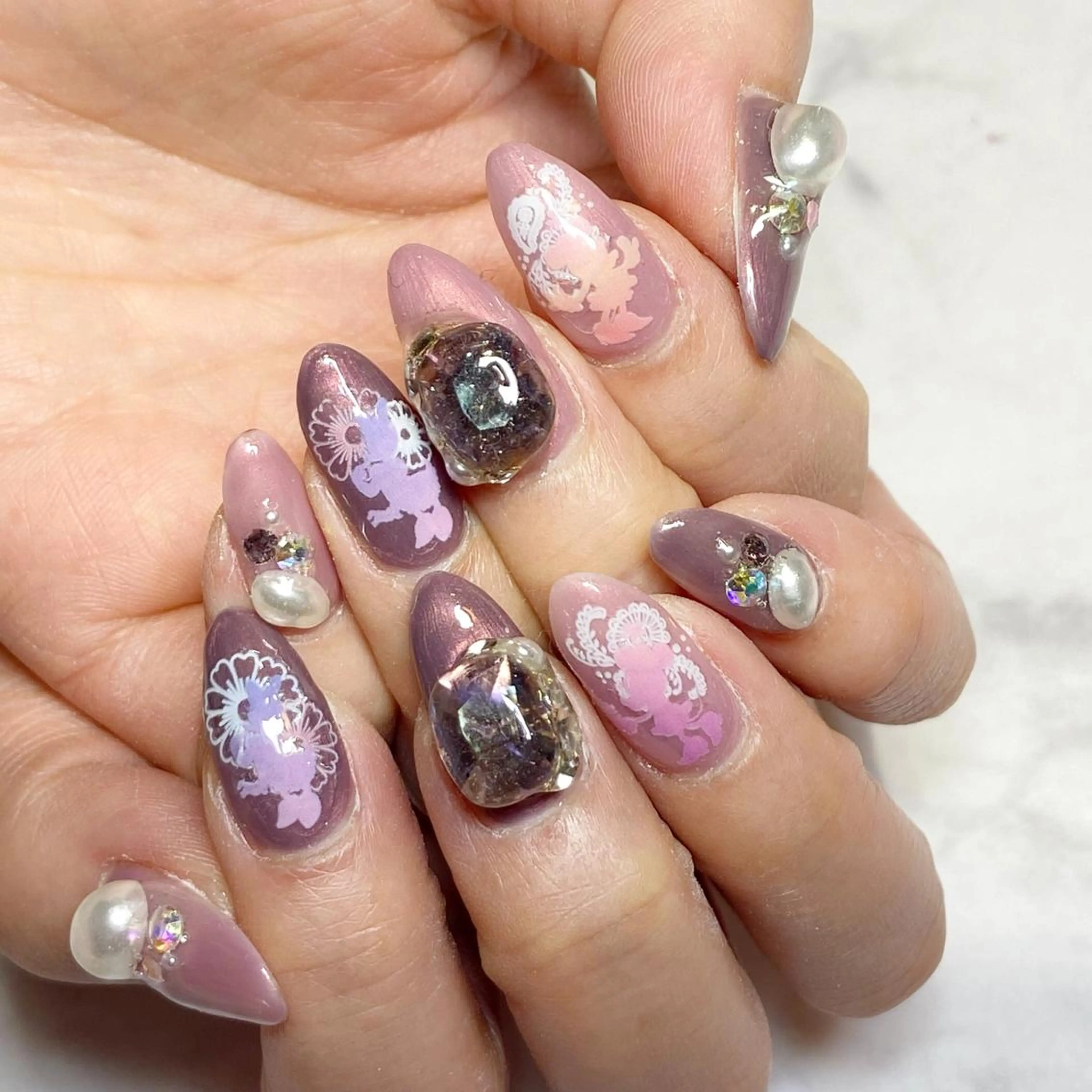ネイル ジェルネイル YUN 💅のネイルデザイン