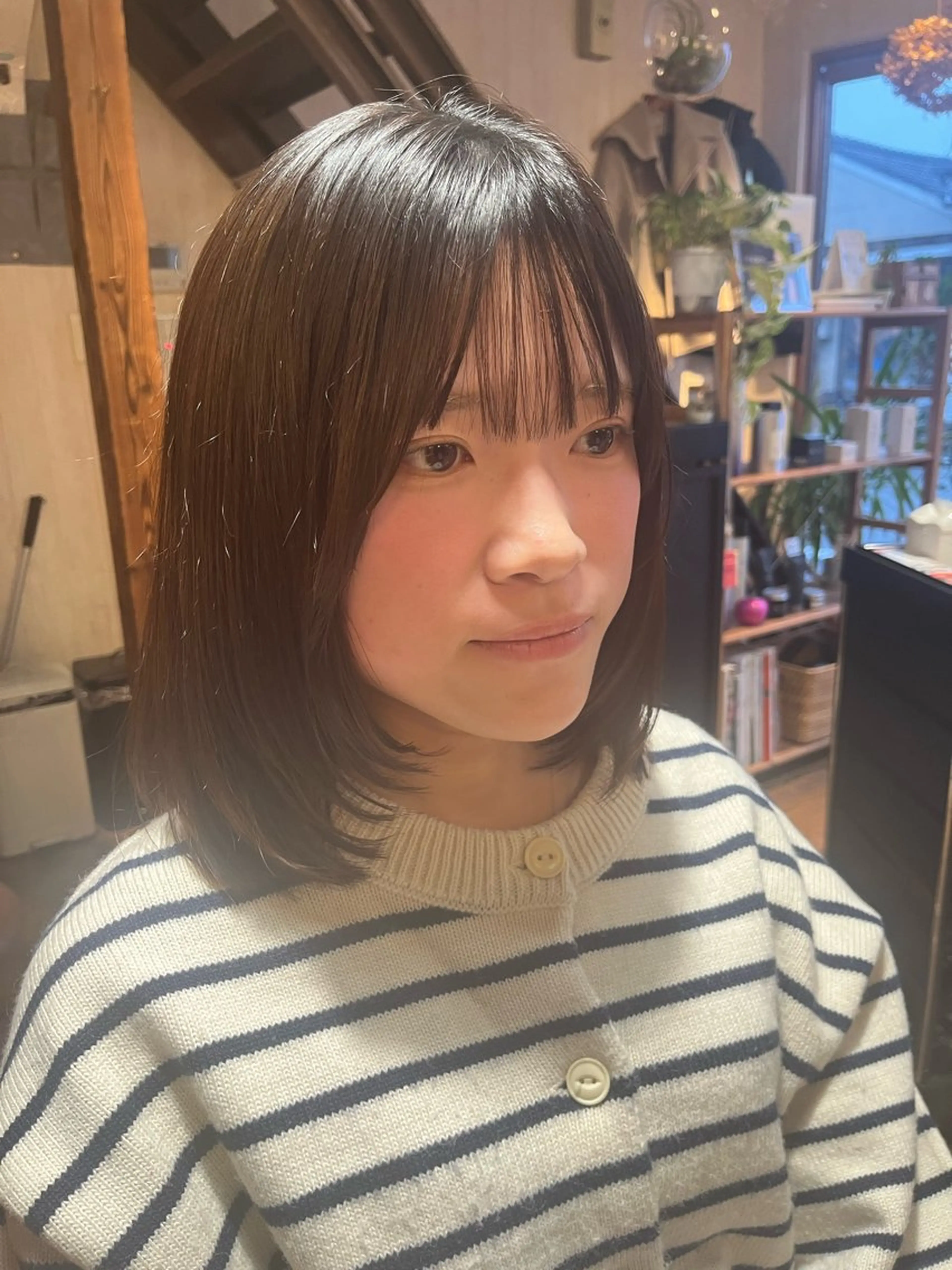 ミディアム 顔まわりレイヤー 顔周りカット レイヤーカット カット . Lｉｅのヘアスタイル