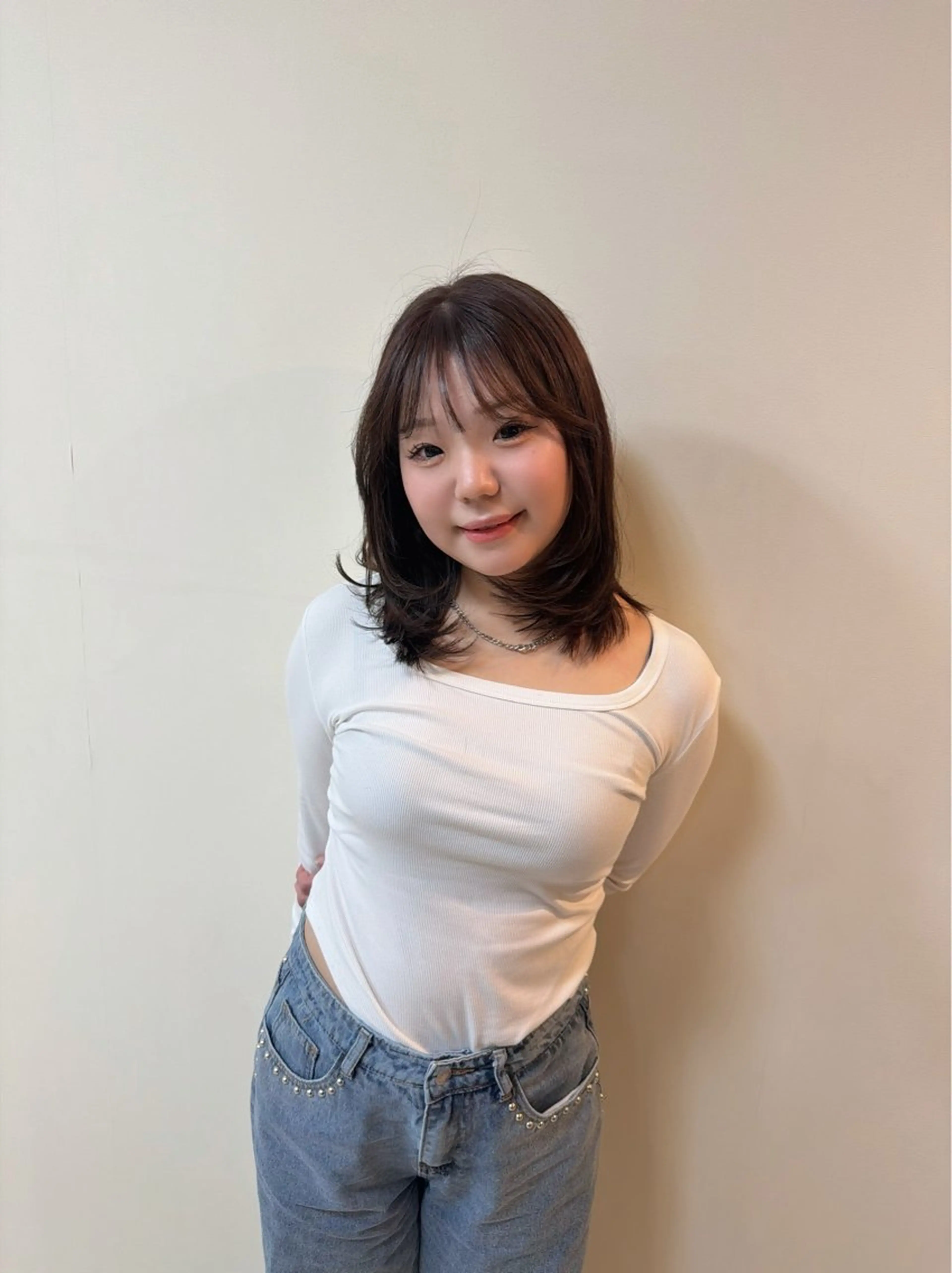 ミディアム ミディアムレイヤー レイヤーカット 岸田 奈々／ 艶髪／トレンドカラーのヘアスタイル