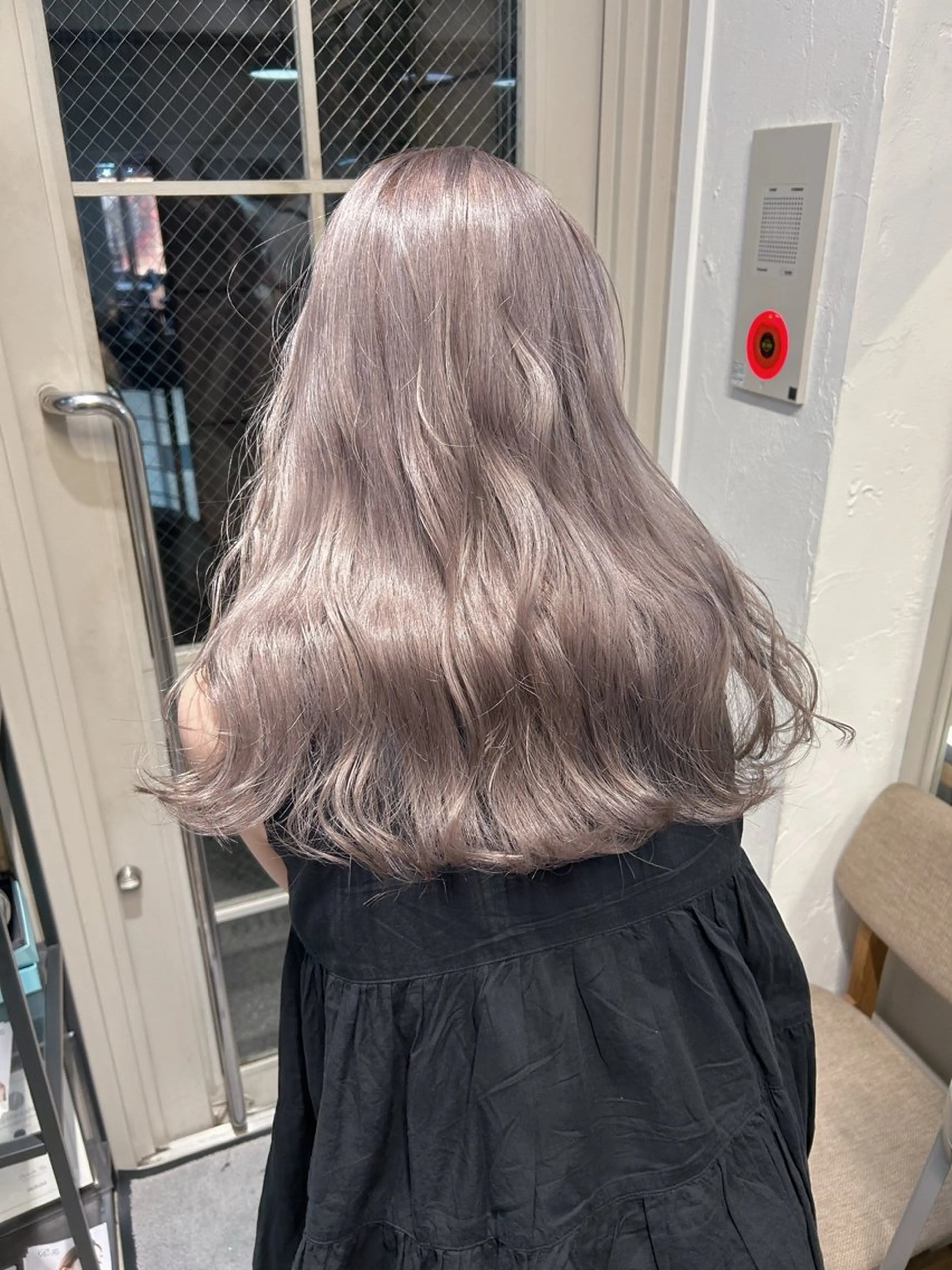 ロング ヘアカラー トリートメント ハイトーンボブ 前田 表参道　グレージュのヘアスタイル