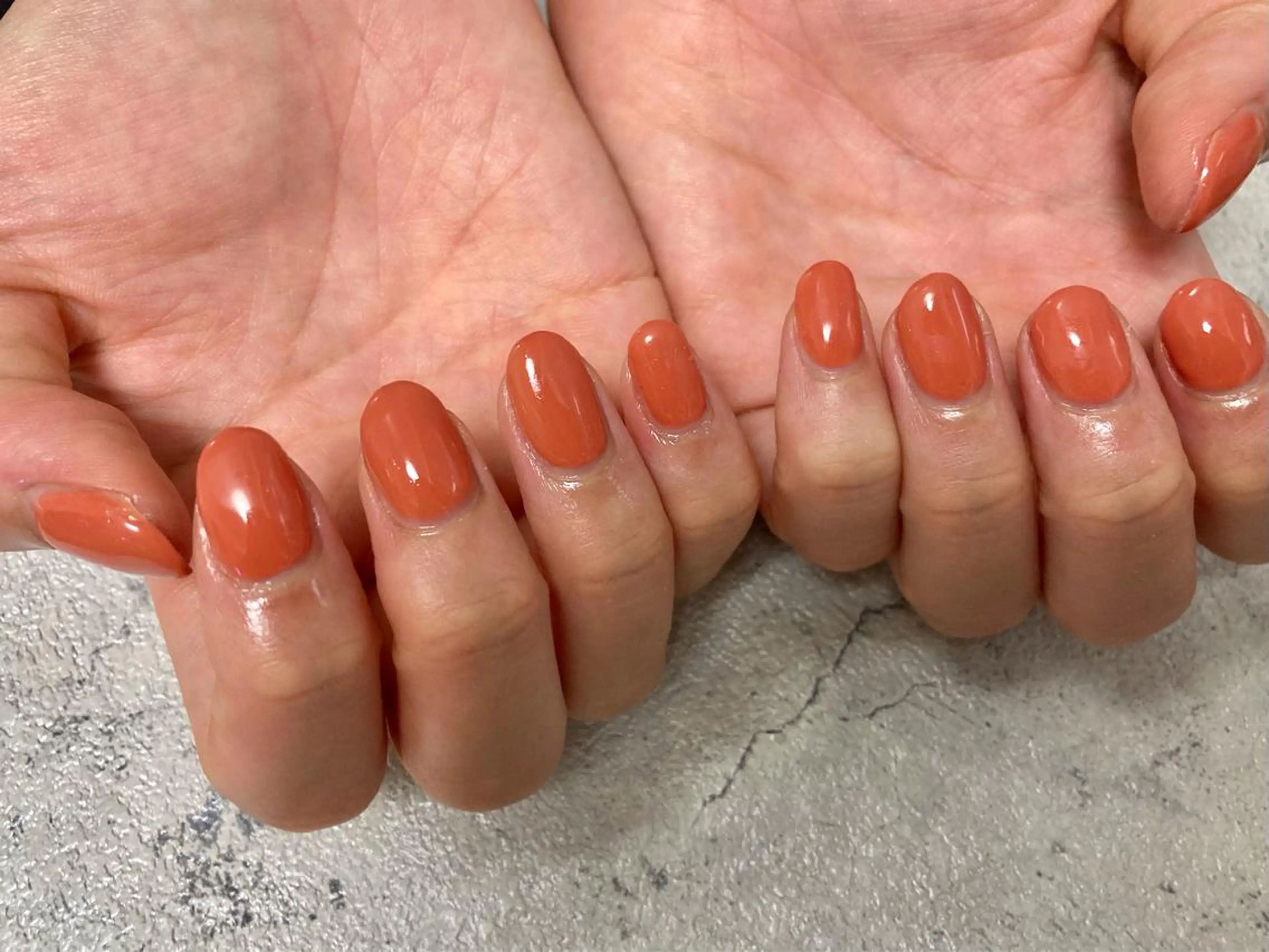 ネイル ワンカラーネイル オレンジ ハンドネイル mogunail &blowのネイルデザイン