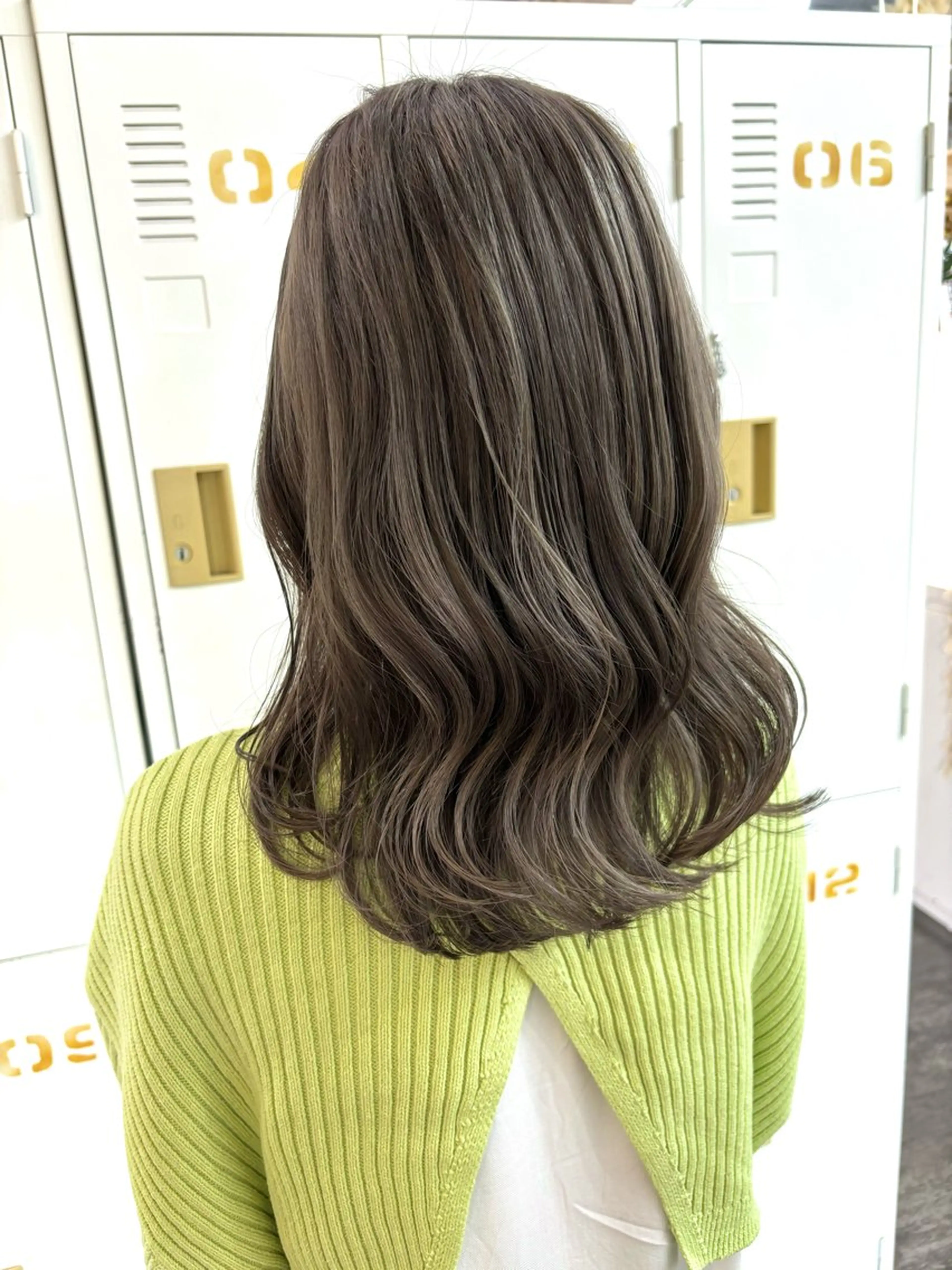 セミロング カラー グレージュ ラベンダーカラー ラベンダーグレージュ ラベンダーグレー LOMARLIE JURIAのヘアスタイル