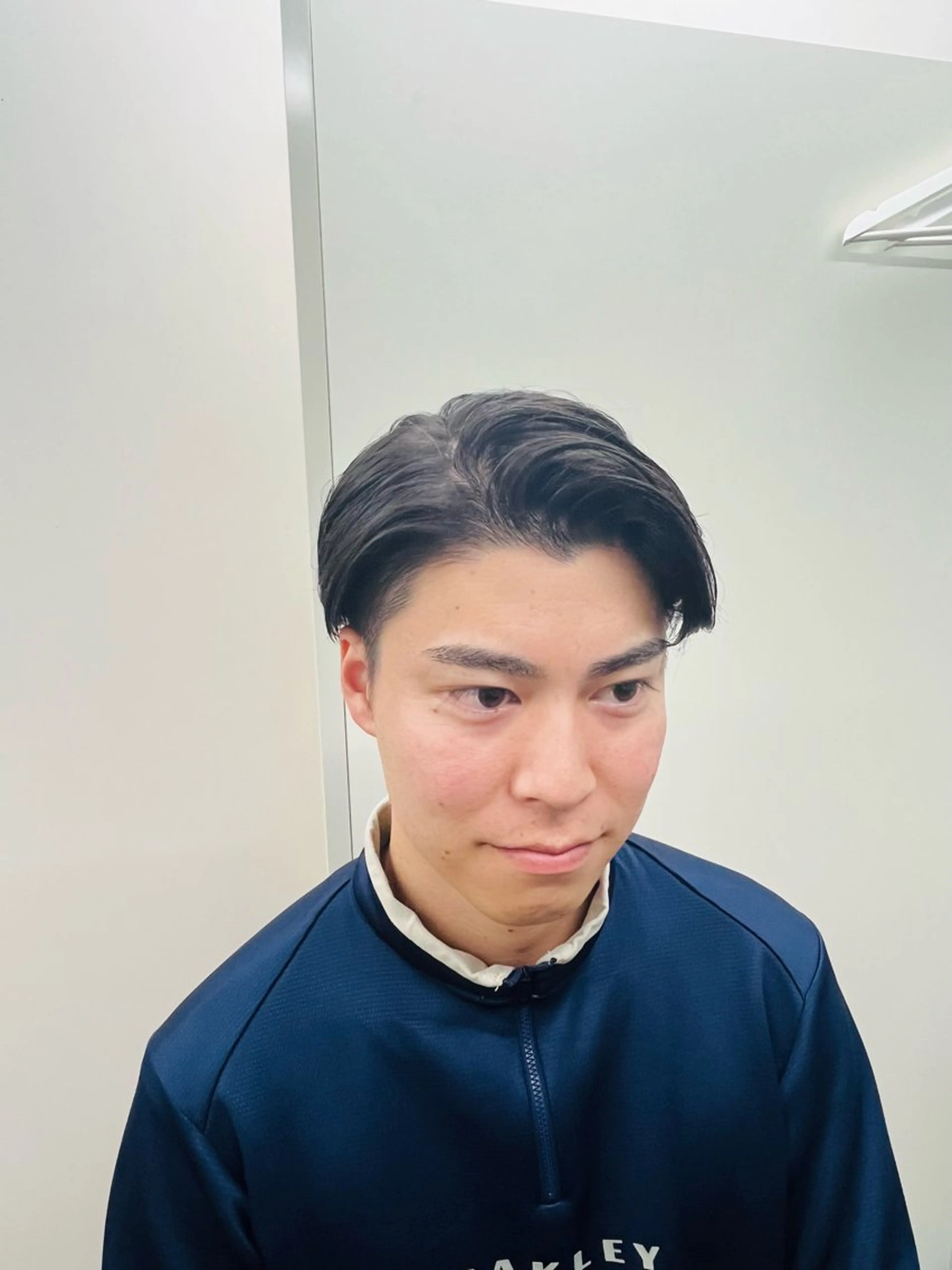 メンズ アイブロウ フジワラ ヤスのヘアスタイル