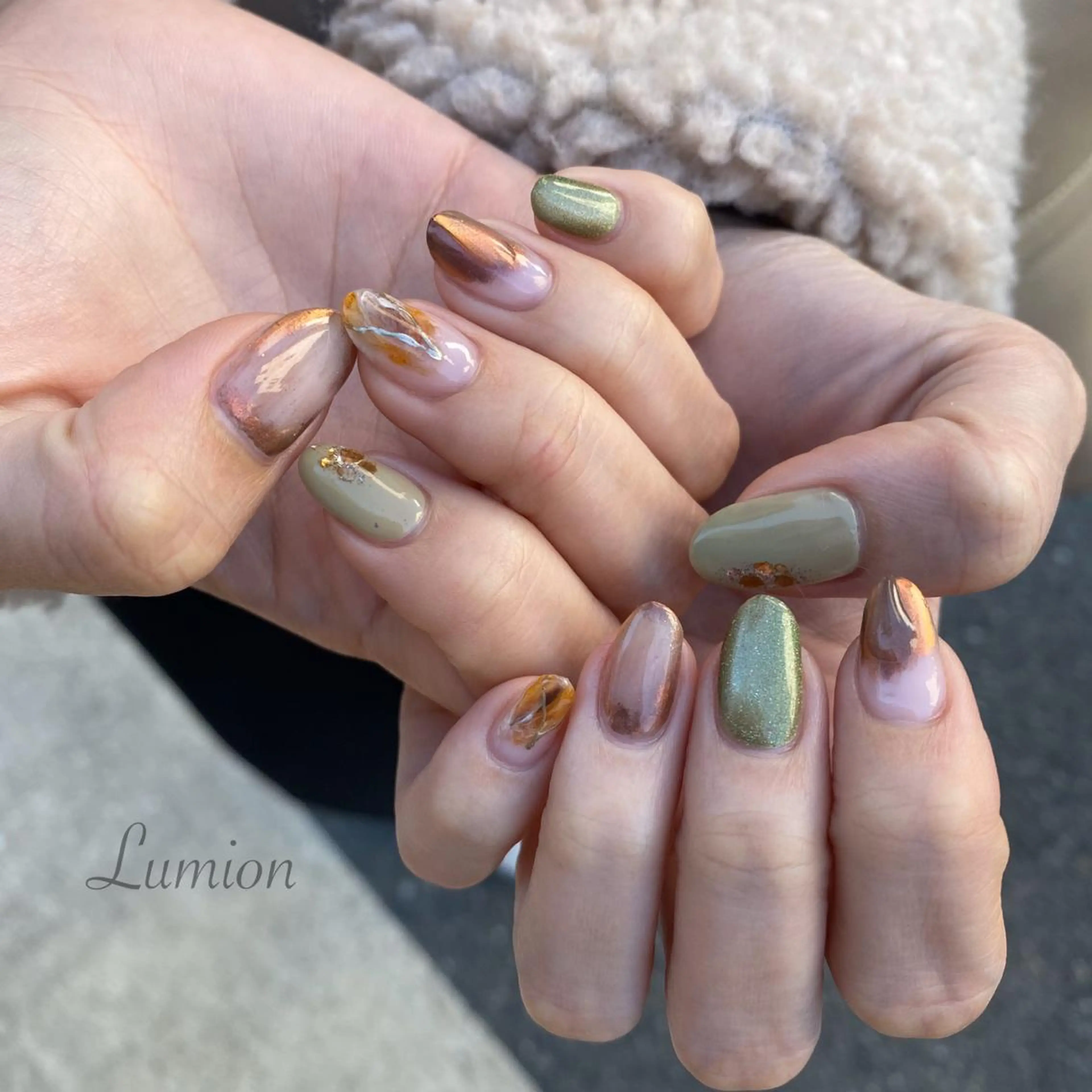 ネイル ブラウン ニュアンスネイル ピスタチオネイル ハンドネイル nailroom Lumionのネイルデザイン