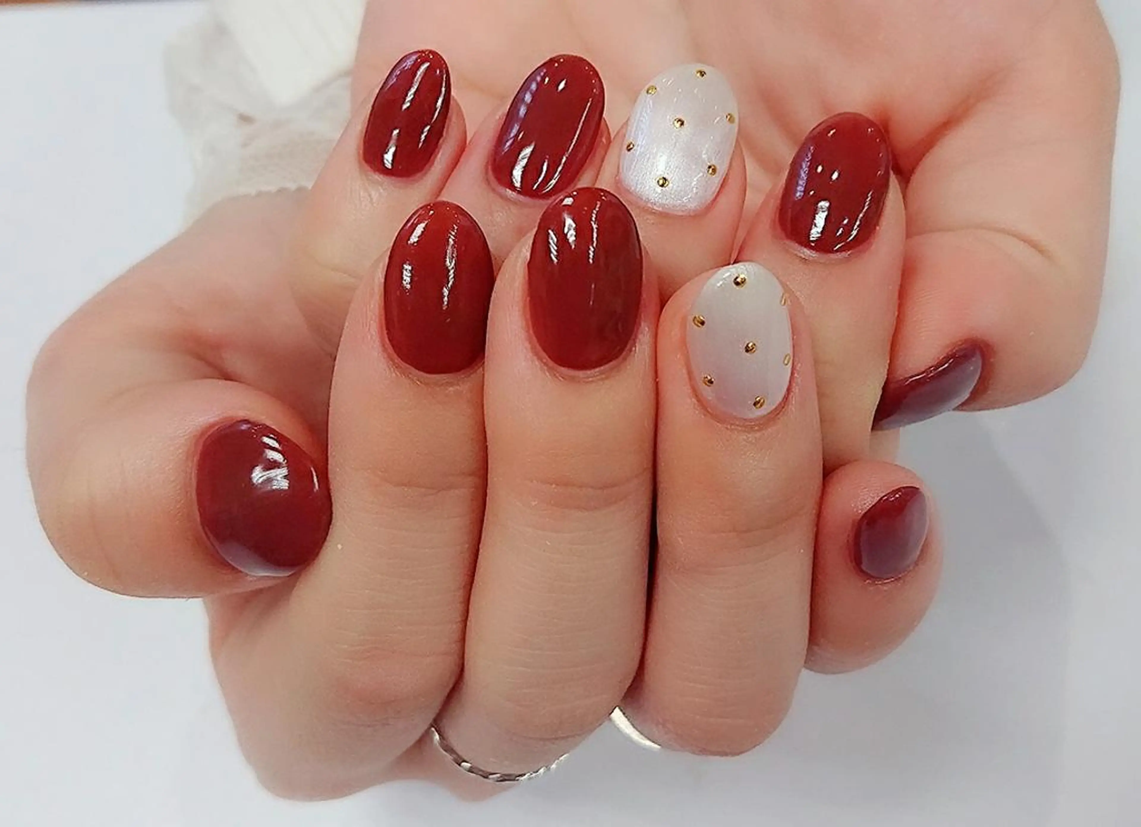 ネイル ブラウン ホワイト 🍒当日もOK🍒 𝑳𝑼𝑵𝑨花井のネイルデザイン