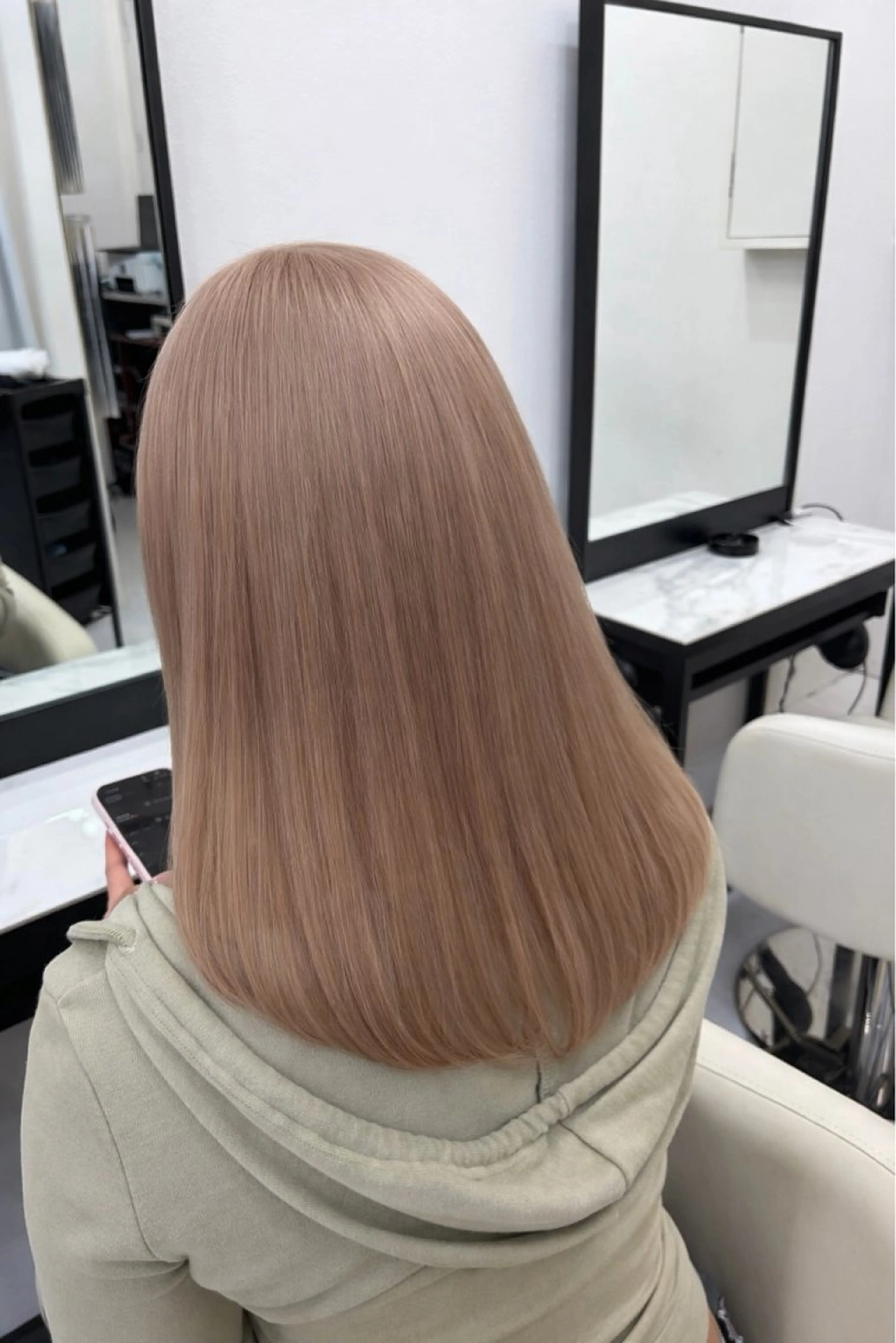 ミディアム ヘアカラー 出口 千乃のヘアスタイル