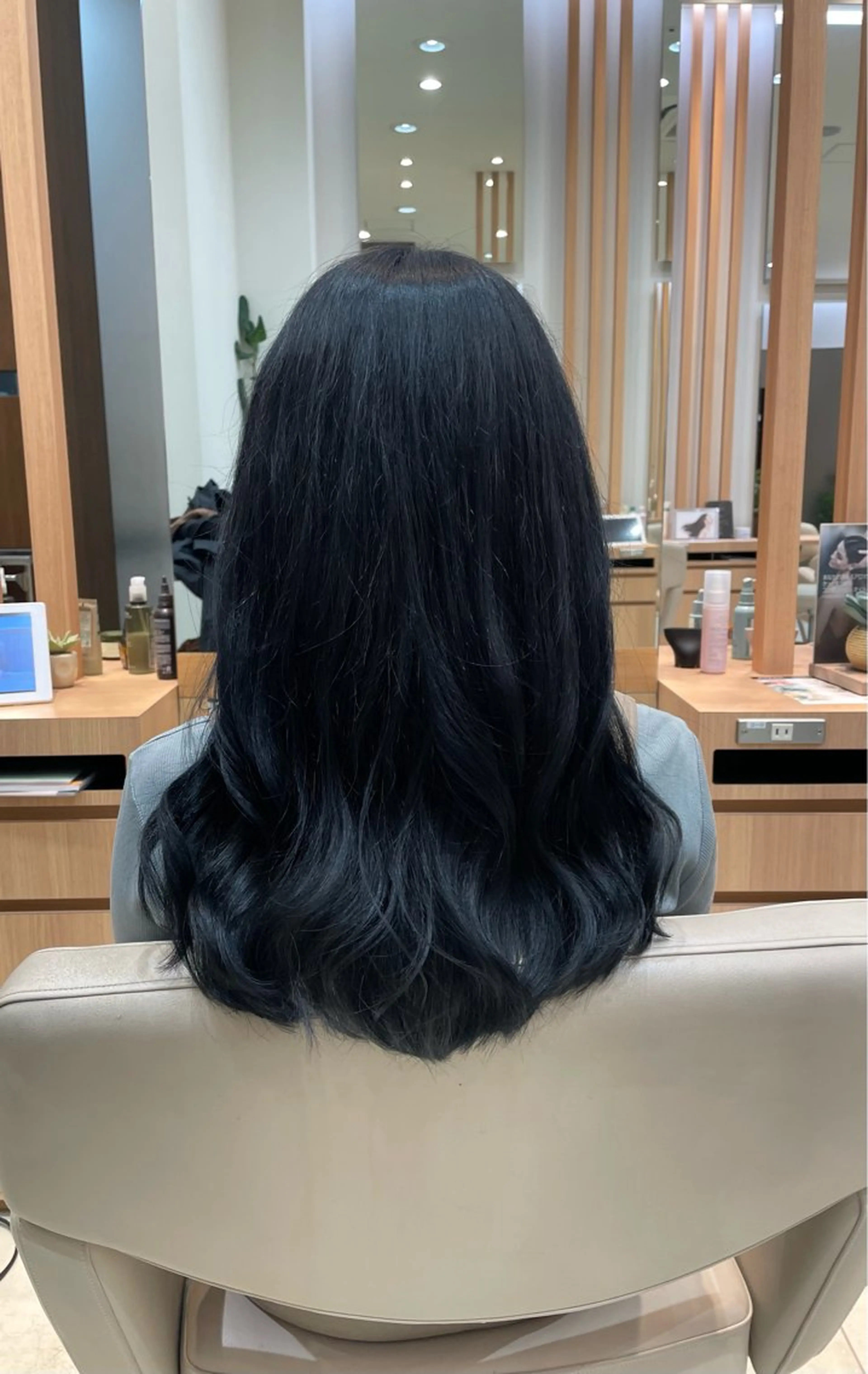 ロング カラー 黒髪 ブリーチ 透明感カラー ネイビーカラー ブリーチなしカラー ストレート/カラー ゆづきのヘアスタイル