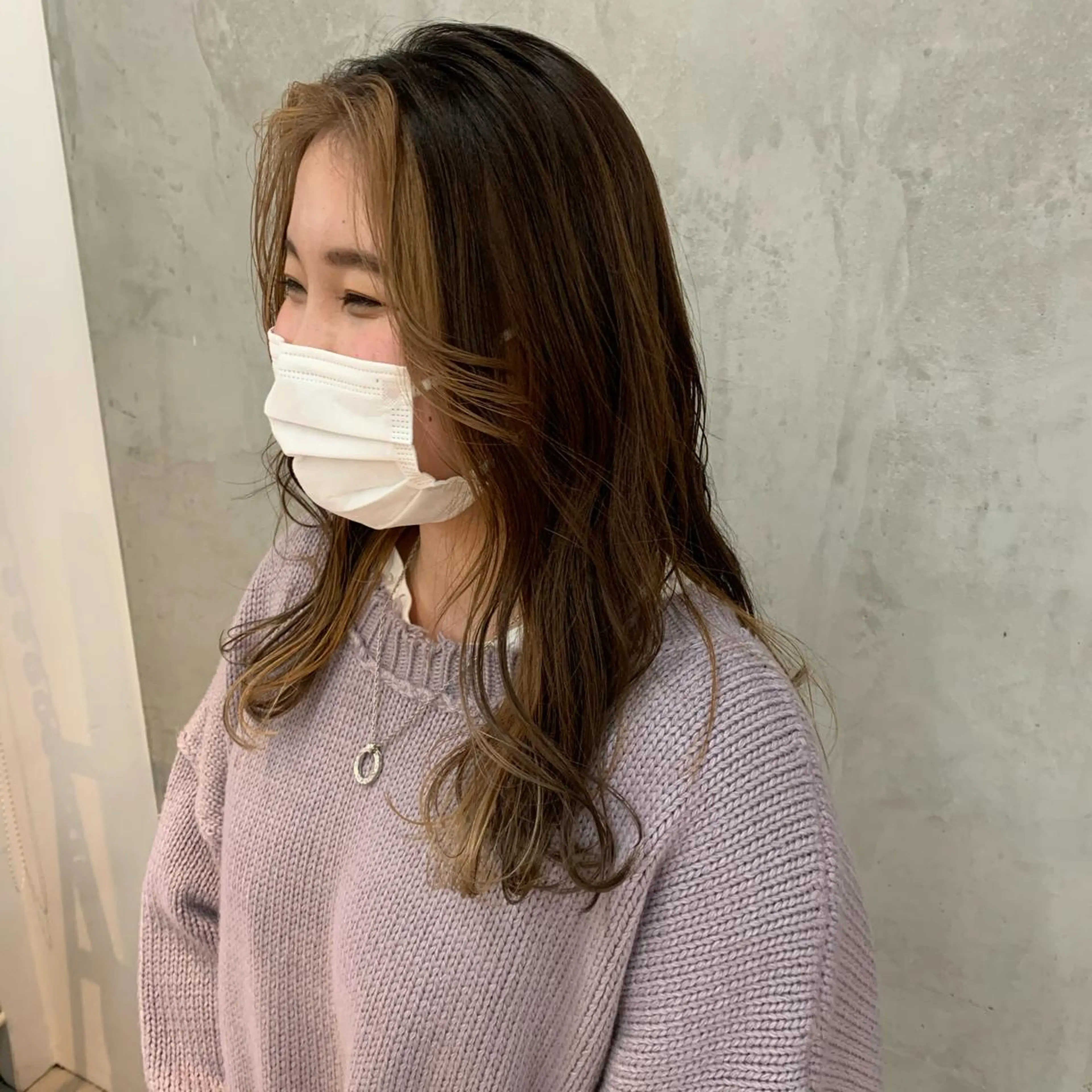 ロング SAKINO. ベージュカラーのヘアスタイル