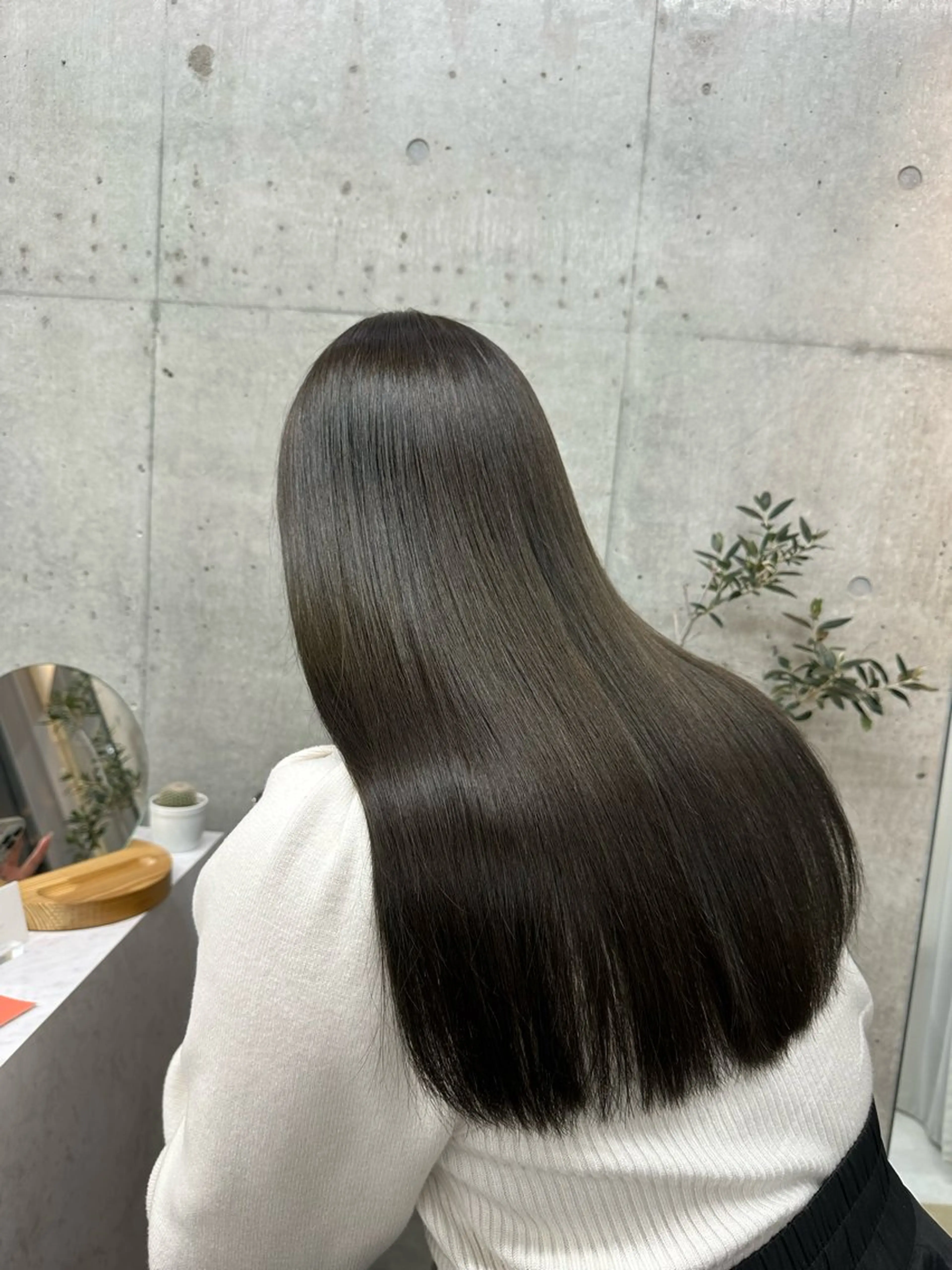 ミディアム カラー ブリーチ ブリーチなしカラー オリーブカラー ヘアカラー トリートメント ブリーチカラー/ 純心のヘアスタイル