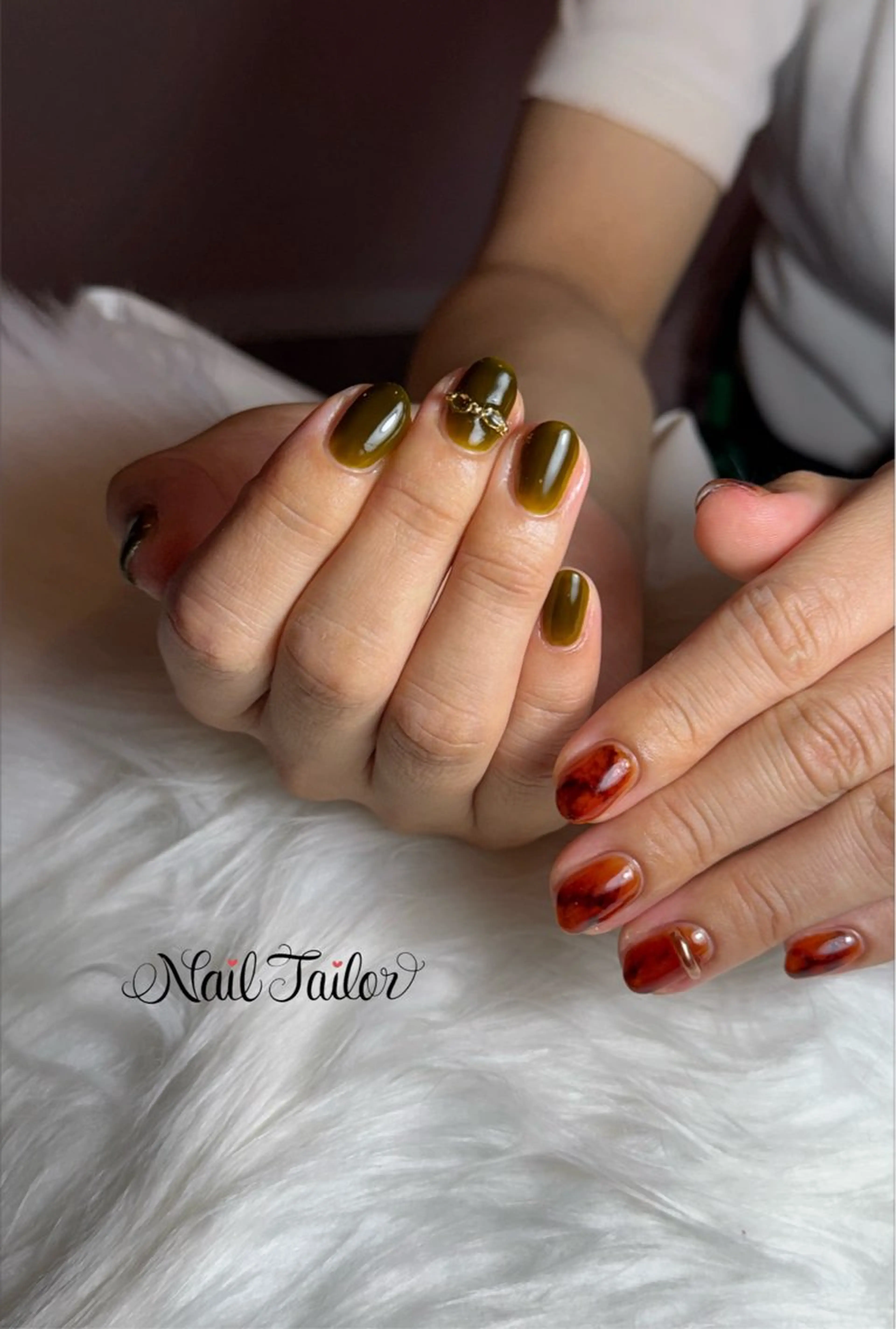 ネイル ブラウン グリーン ニュアンスネイル ハンドネイル NailTailor ネイルテイラーのネイルデザイン