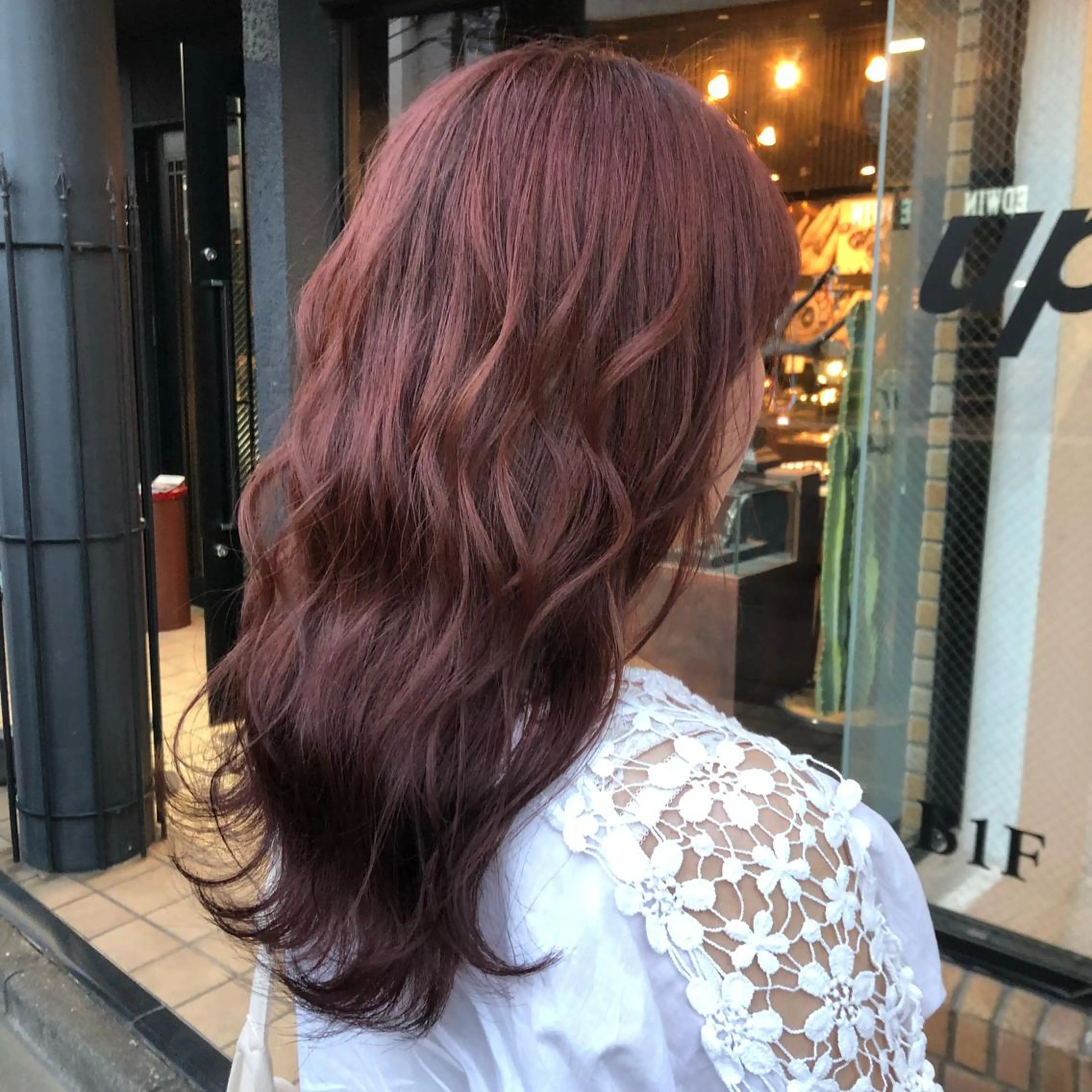 ロング カラー パーマ ヘアアレンジ カット ヘアカラー トリートメント ヘアセット 八巻 晴香のヘアスタイル