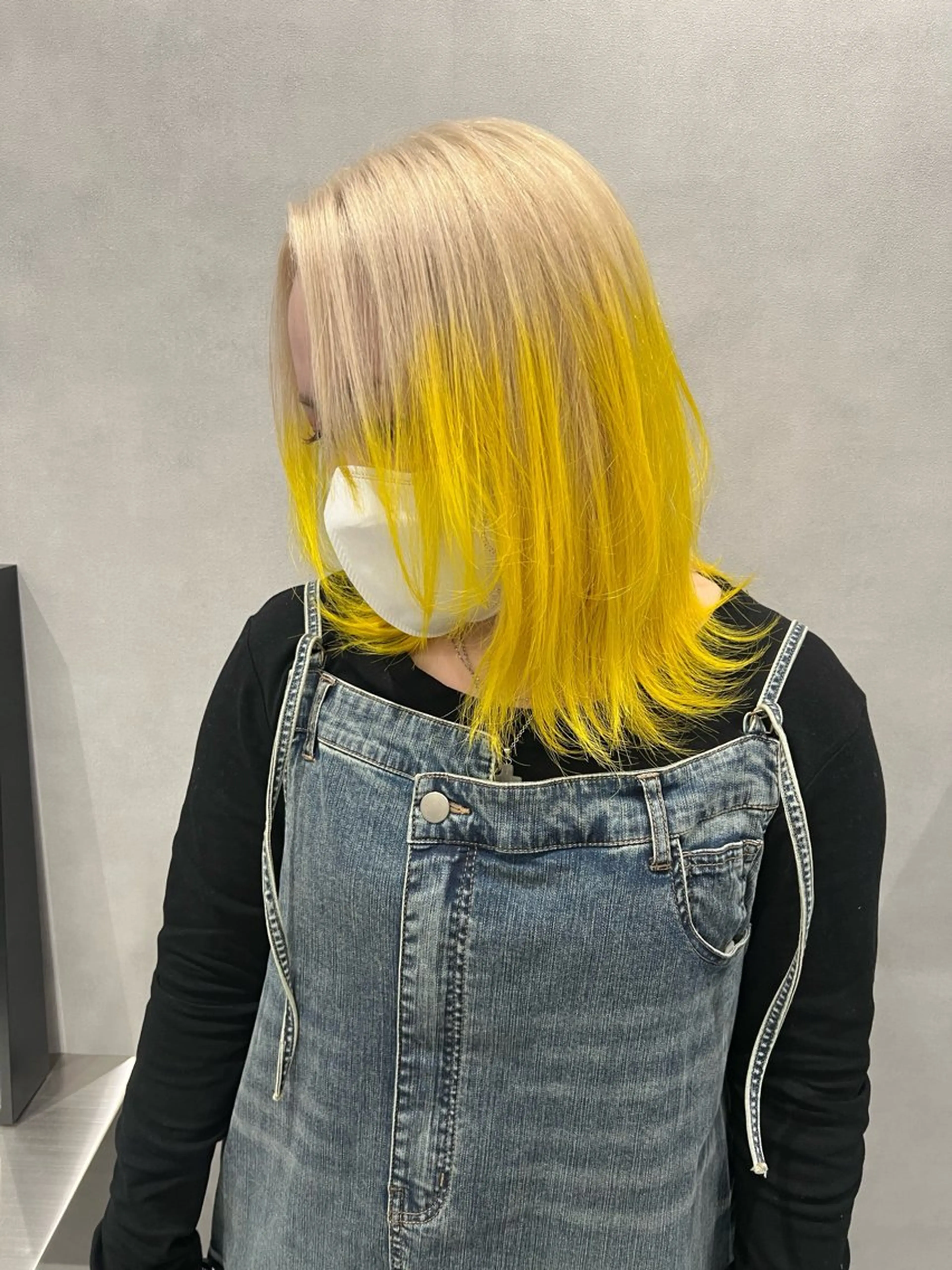 セミロング イエローカラー ヘアカラー デザイン🥇複雑履歴 ハイトーン特化のヘアスタイル