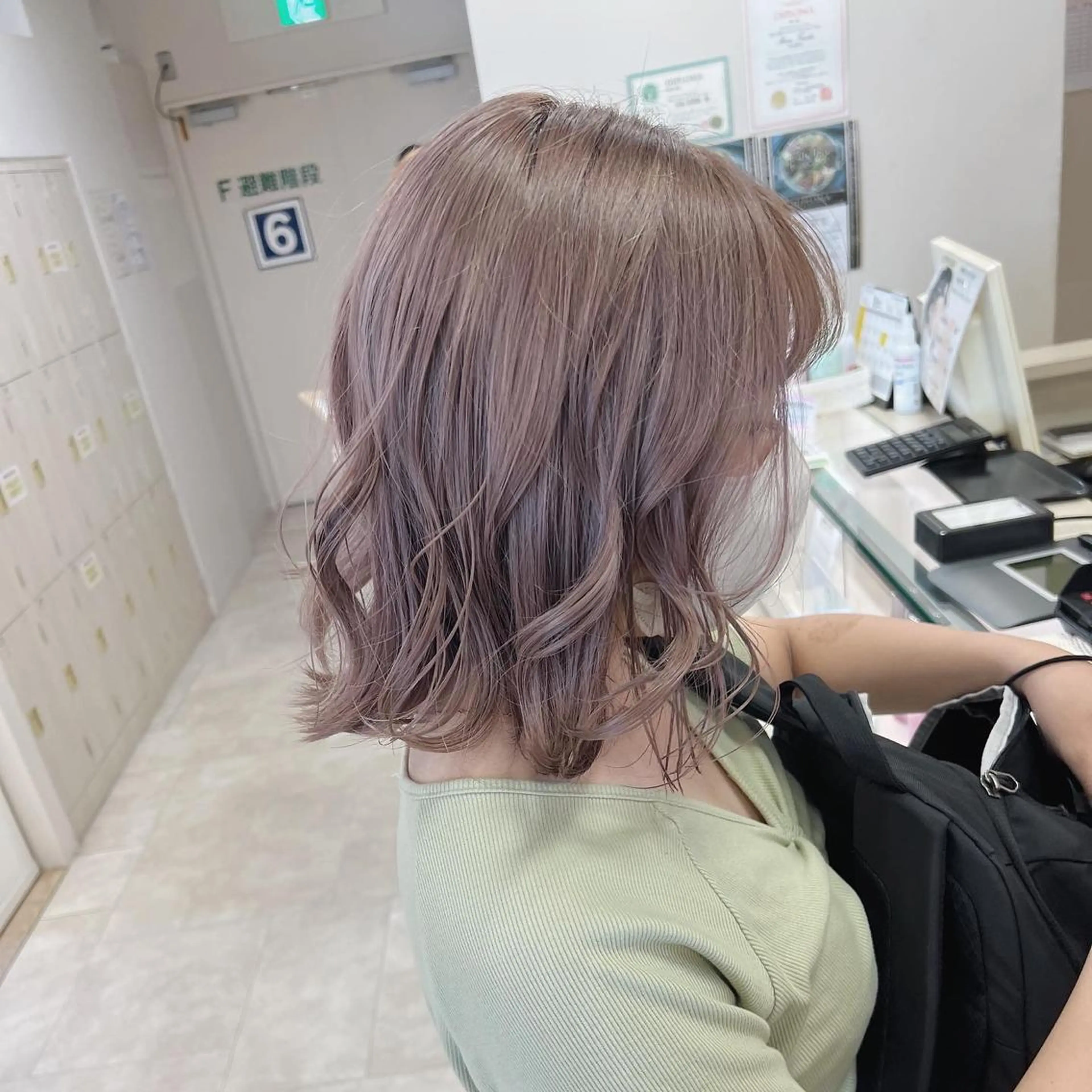 ショート カラー ベージュカラー ミルクティーベージュ ヘアカラー トリートメント ヘアセット ハイトーン/ウルフ /レイヤー/坂野幸伸のヘアスタイル