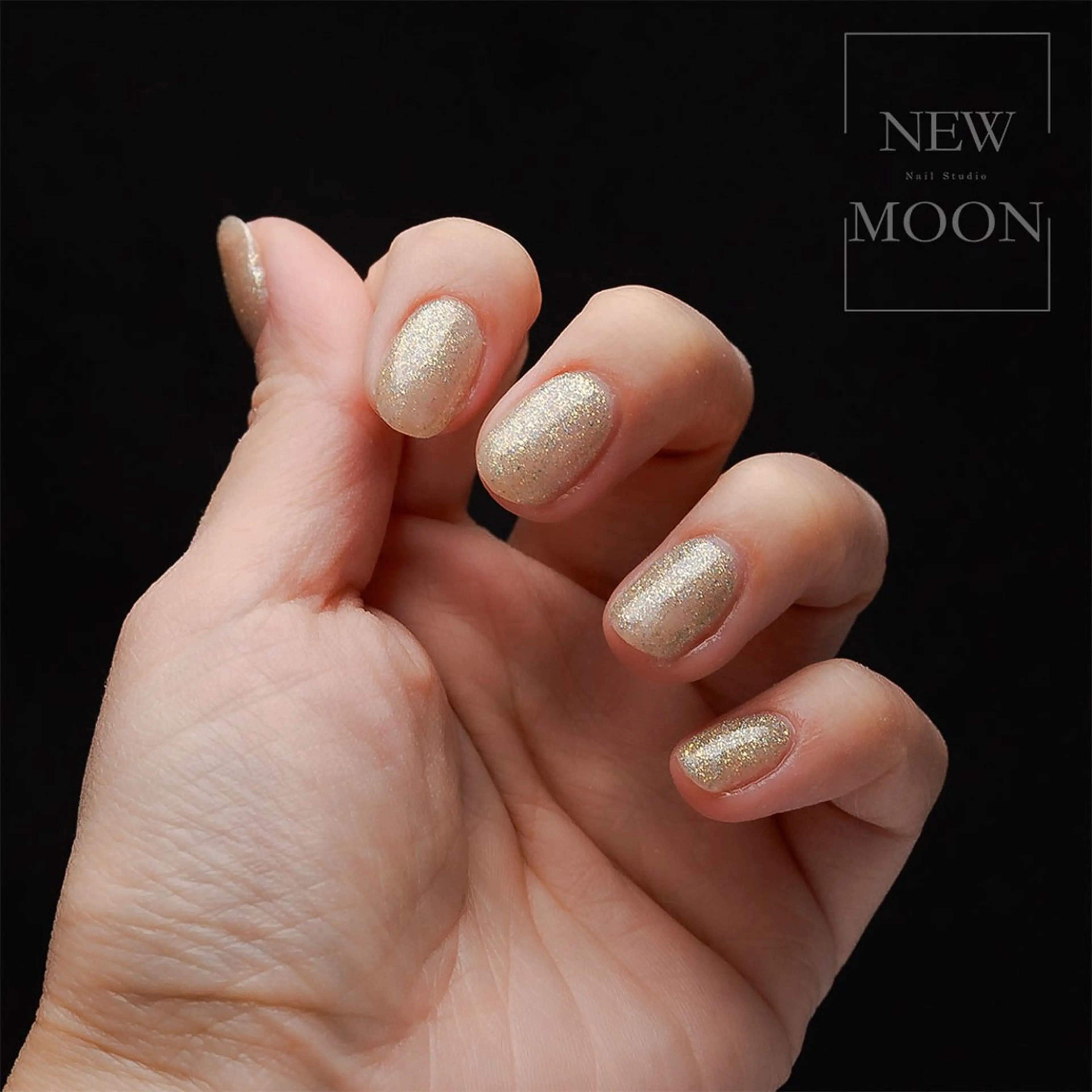 ショート ハンドネイル NEWMOON maki_恵比寿のネイルデザイン