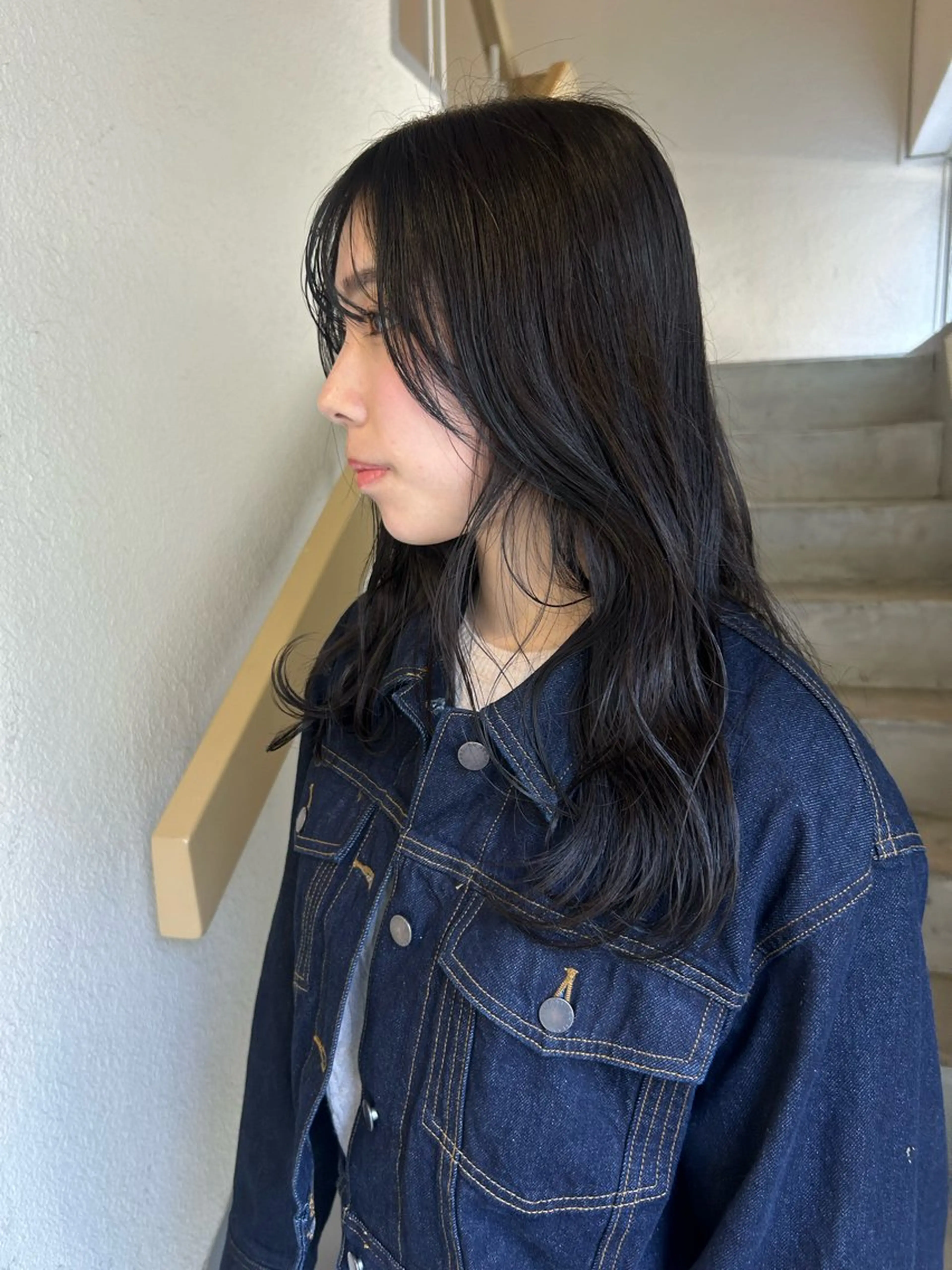 ミディアム 薄暮 マツイ　レンのヘアスタイル