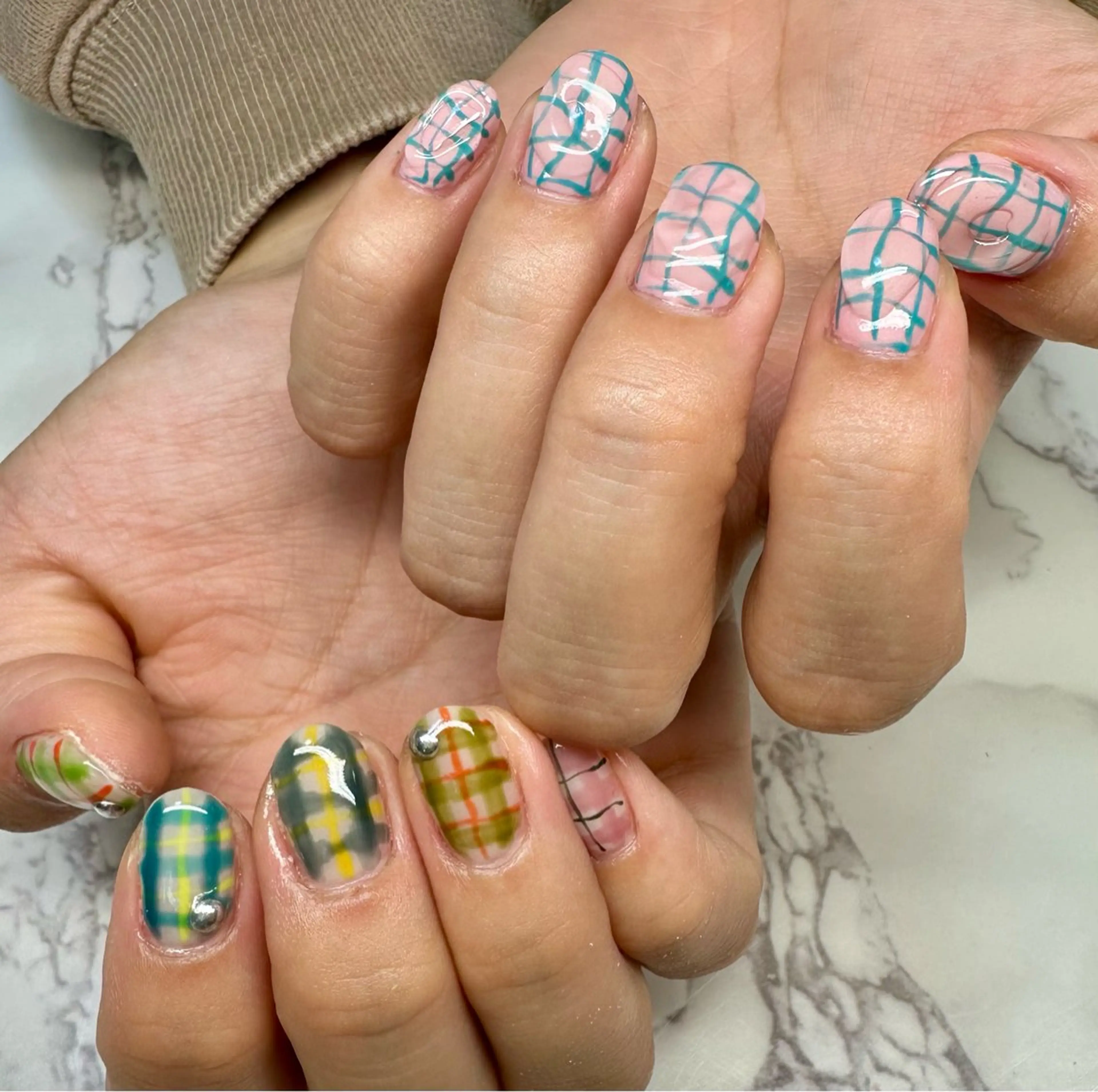 ネイル アニマル柄 チークネイル フレンチネイル キラキラネイル マグネットネイル M.N_ nailのネイルデザイン