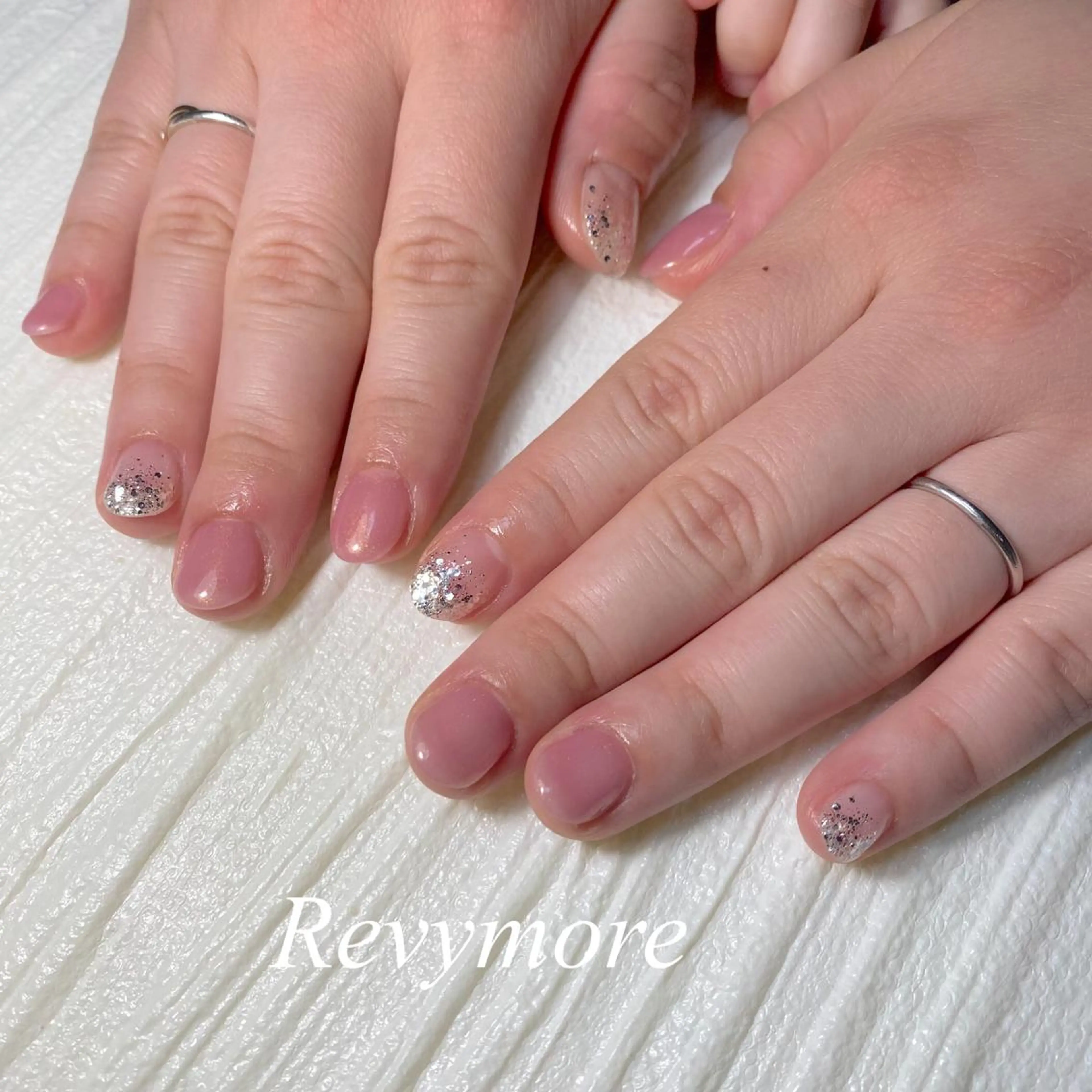 ショート ネイル 韓国風ヘア ジェルネイル キラキラネイル 韓国ネイル ラメ(グリッター) nail salon Revymoreのネイルデザイン