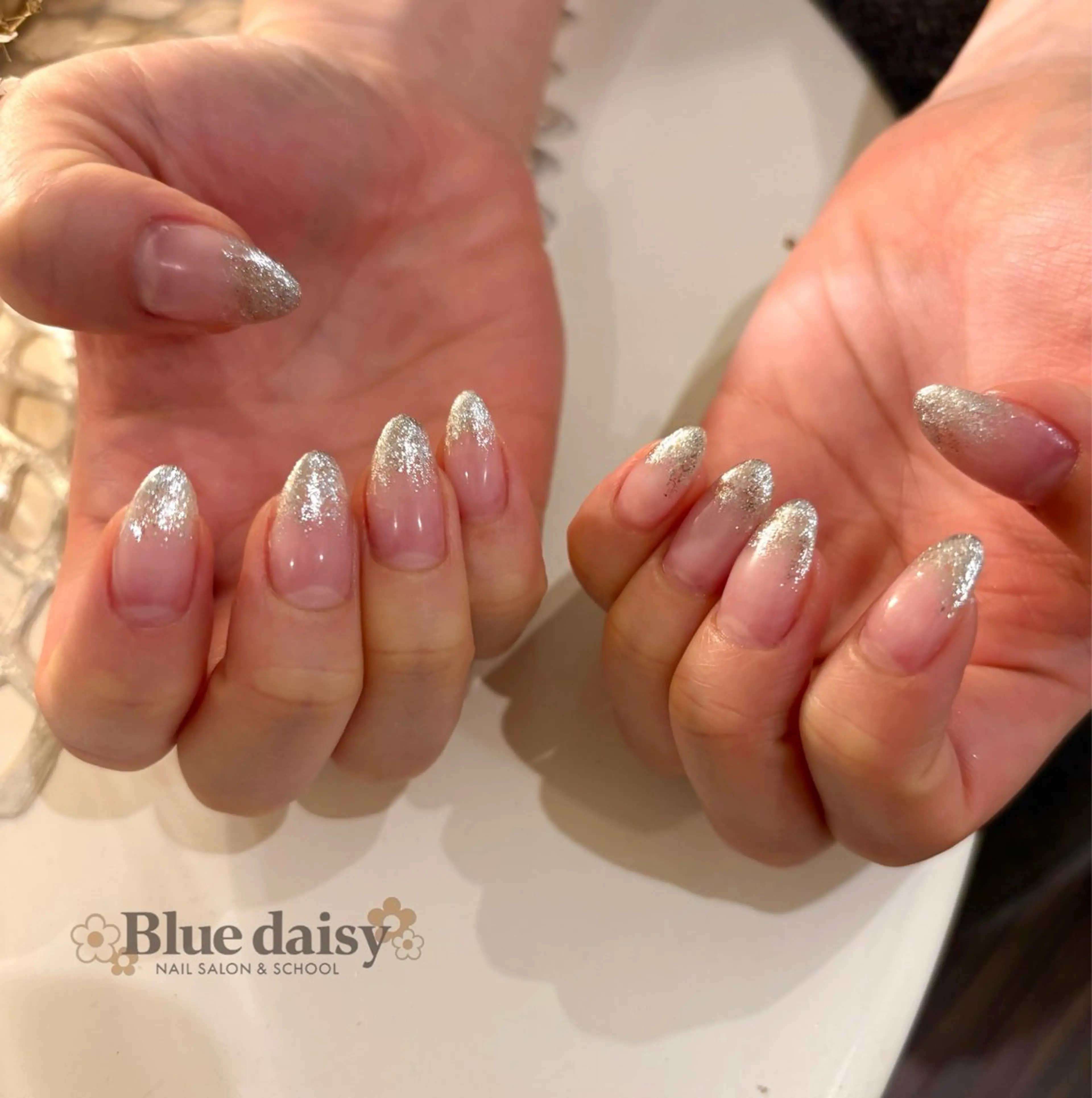 ネイル ジェルネイル グラデーション ラメ(グリッター) ラメグラデーション マグネットネイル ハンドネイル Blue daisy 栄本店のネイルデザイン