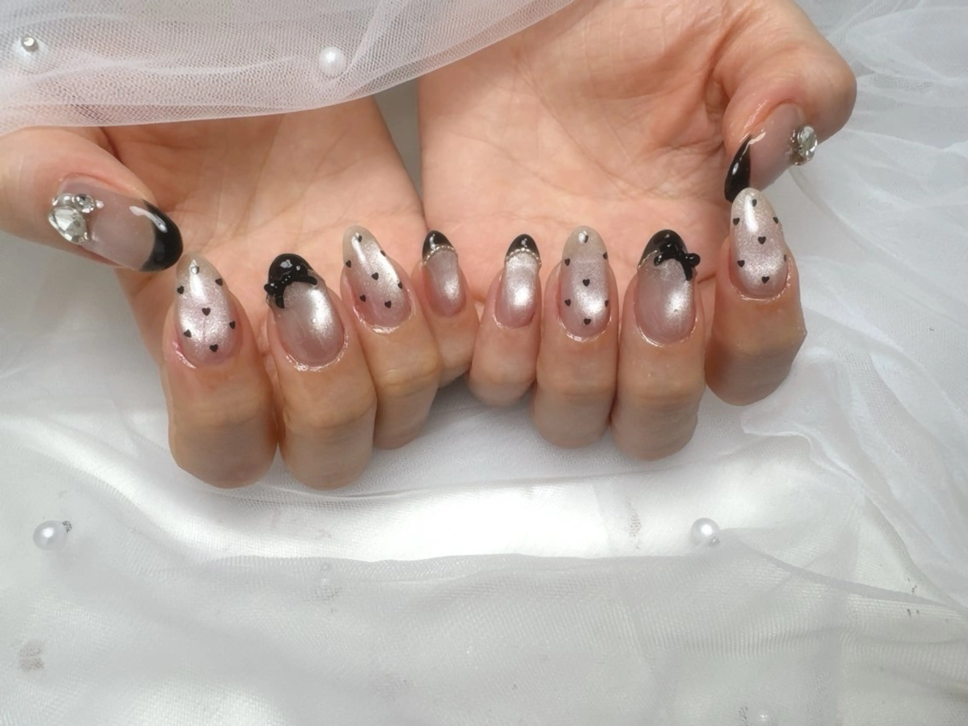 ネイル チークネイル ジェルネイル キラキラネイル マグネットネイル パラジェル ハンドネイル Queeens nailのネイルデザイン