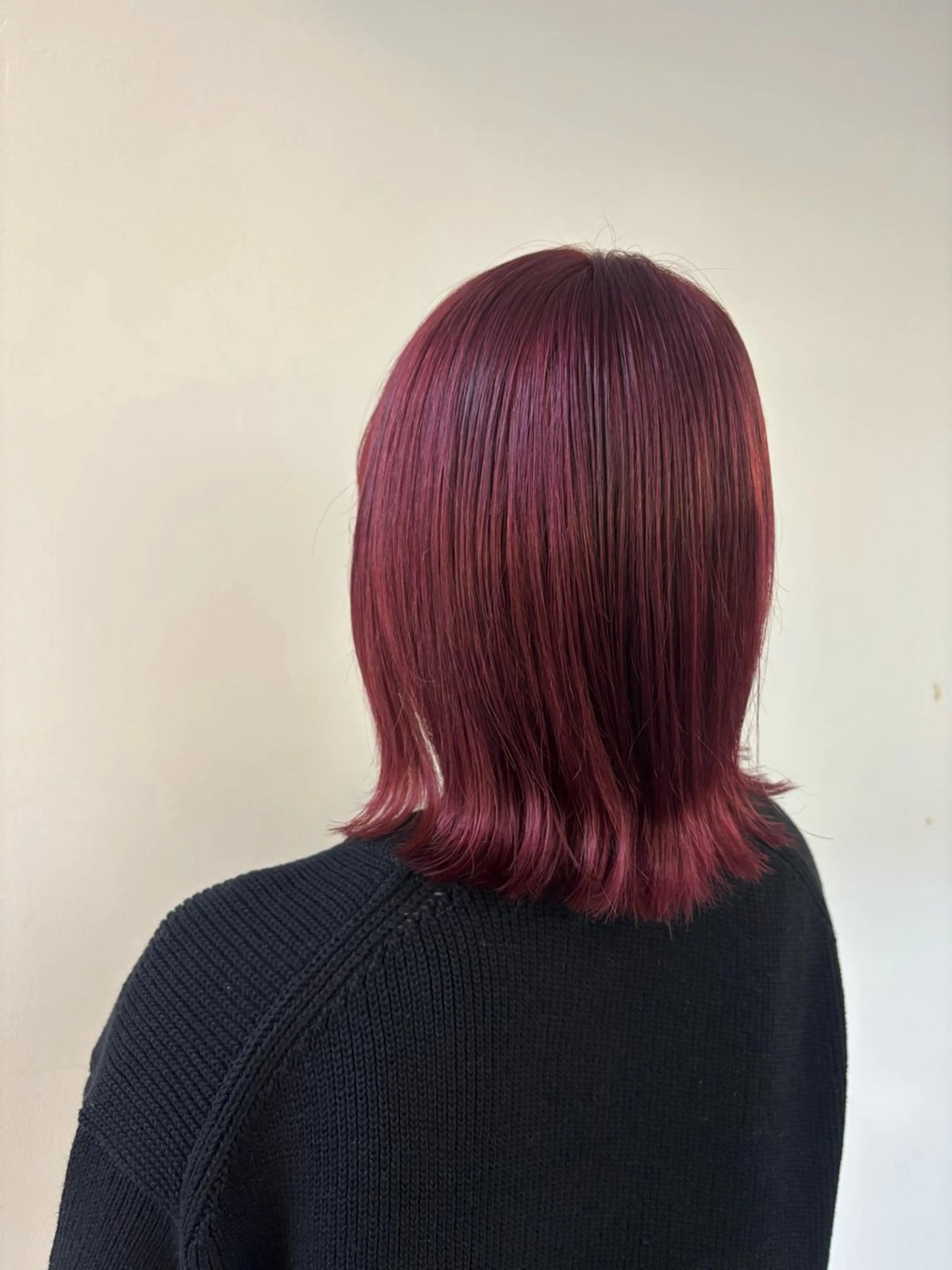 ショート カラー ブリーチ 透明感カラー レッドカラー 小嶋 咲輝のヘアスタイル