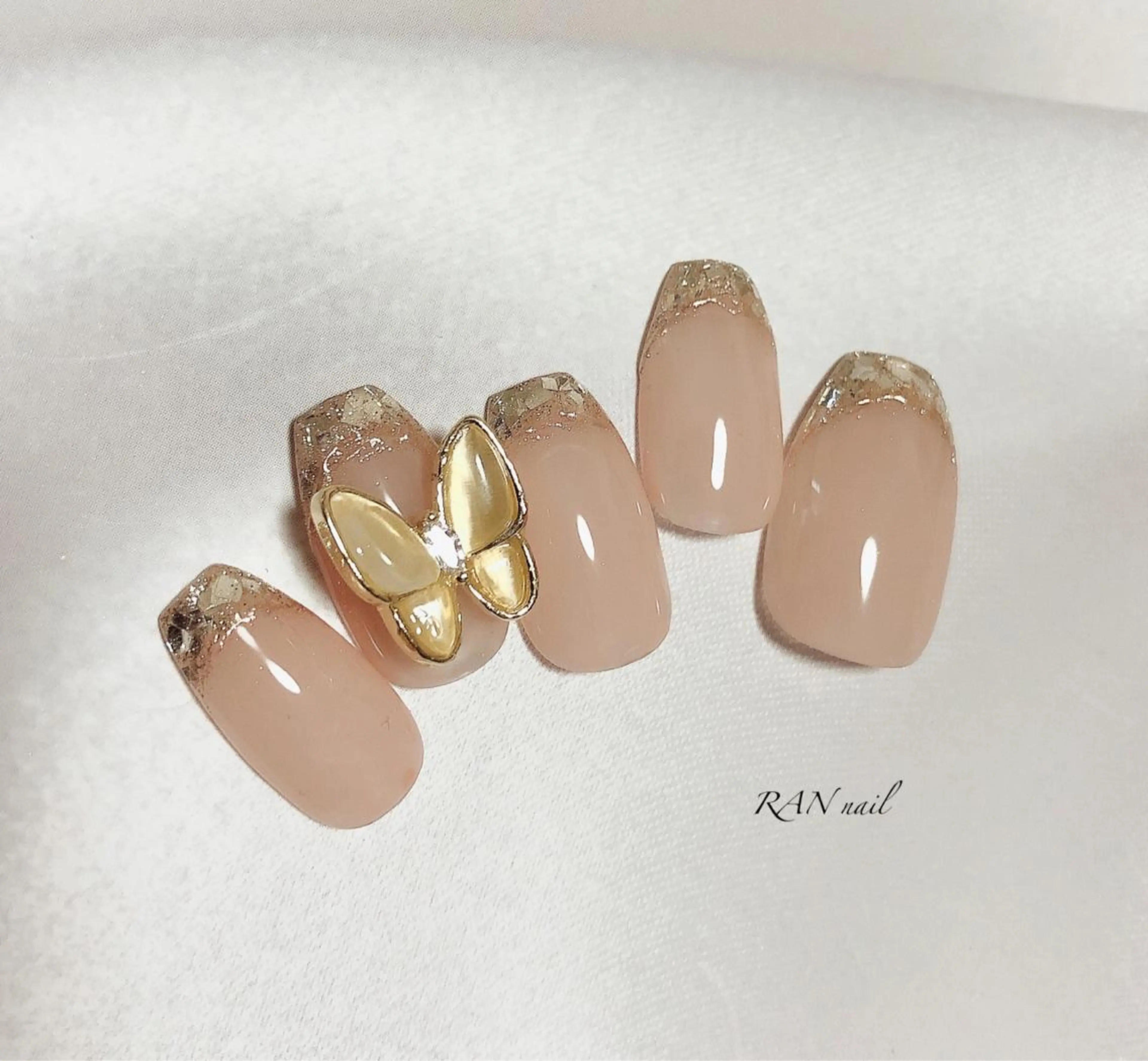 ネイル フレンチネイル ジェルネイル ガラスフレンチ キラキラネイル オフィスネイル RAN nail 〜ランネイル〜所属・RAN nailのネイルデザイン