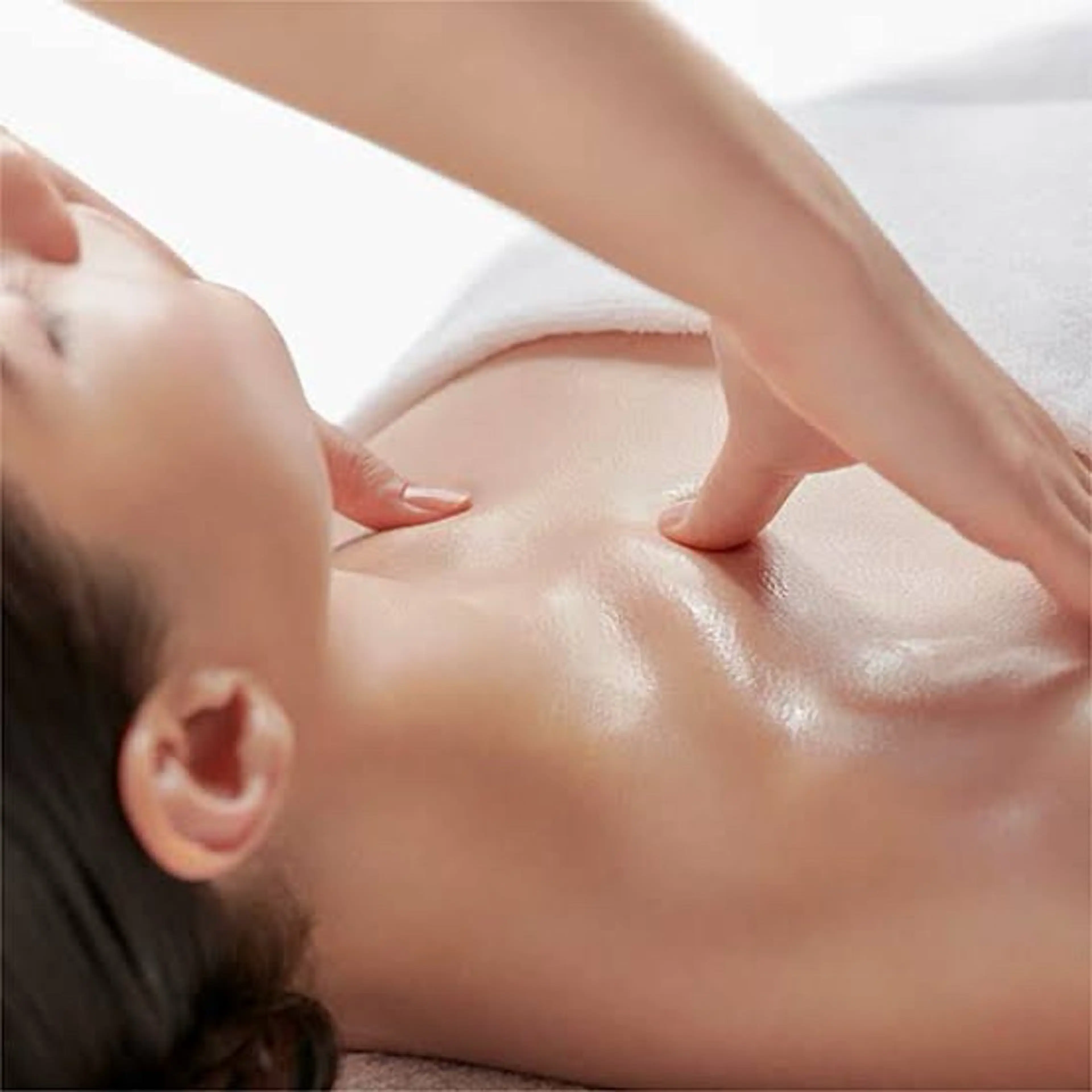 ハーブピーリング🌿＋デコルテオイル＋フェイシャル（首・肩凝り＆お肌ケア）の写真