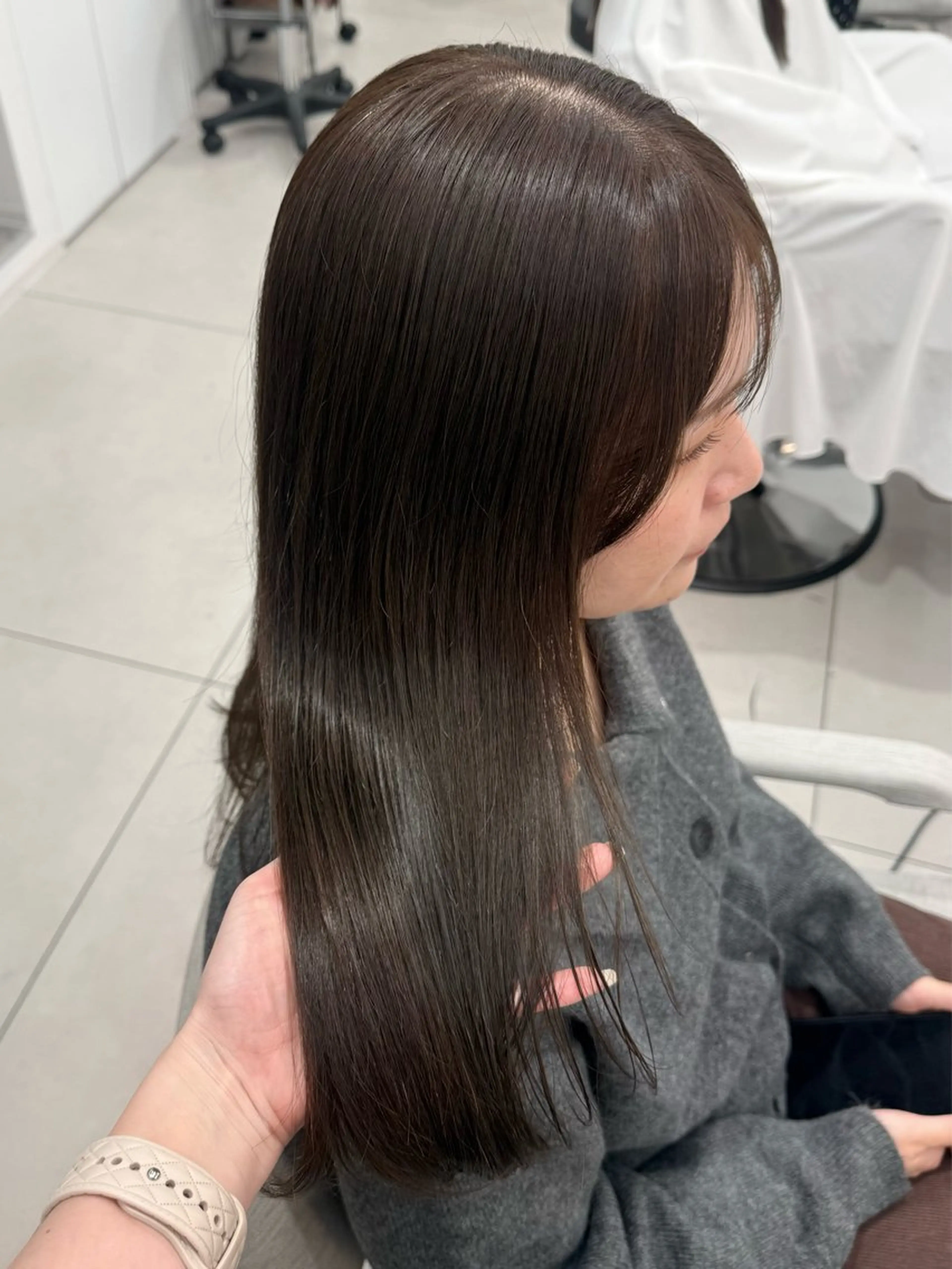 ロング カラー グレージュ オリーブグレージュ オリーブグレー 澤 佑華 🎀 透明感カラーのヘアスタイル