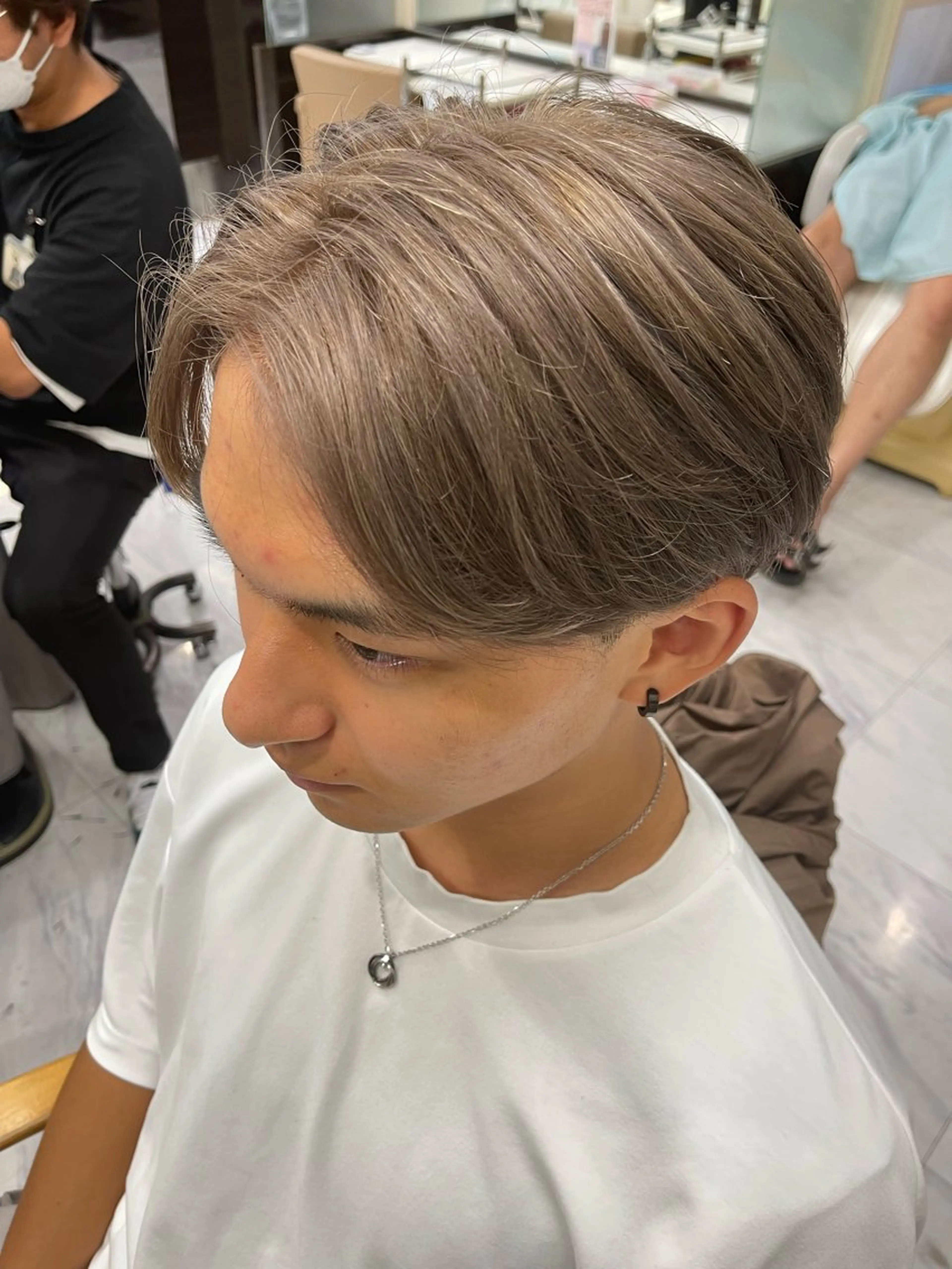 ショート カラー メンズ ベージュカラー ミルクティーベージュ ヘアカラー トリートメント 🌻メンズカット 落合諒🌻のヘアスタイル