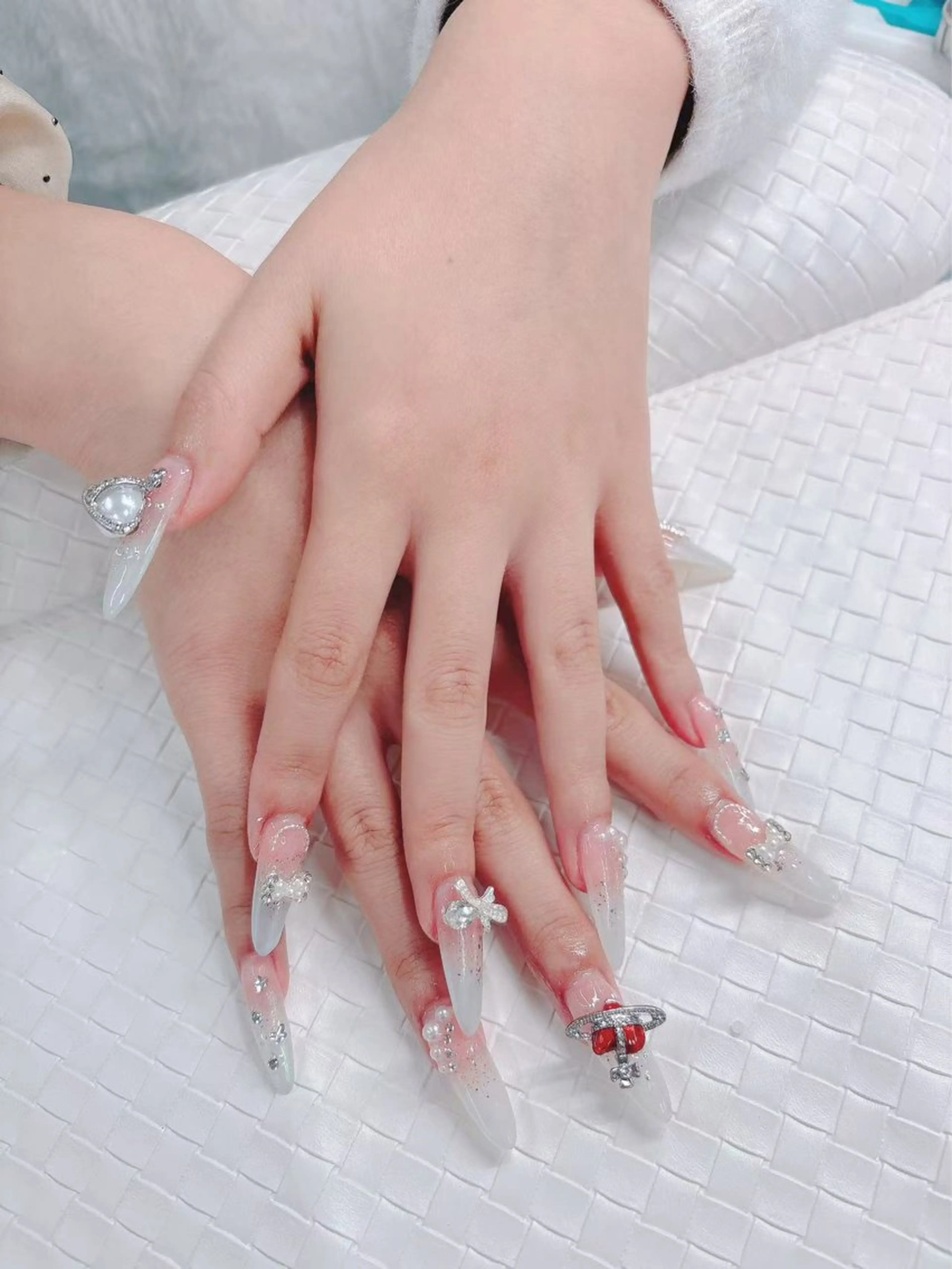 ネイル 長さ出し フットネイル フレンチネイル ジェルネイル ガーリー ハンドネイル NYネイルサロン 千葉中央店のネイルデザイン