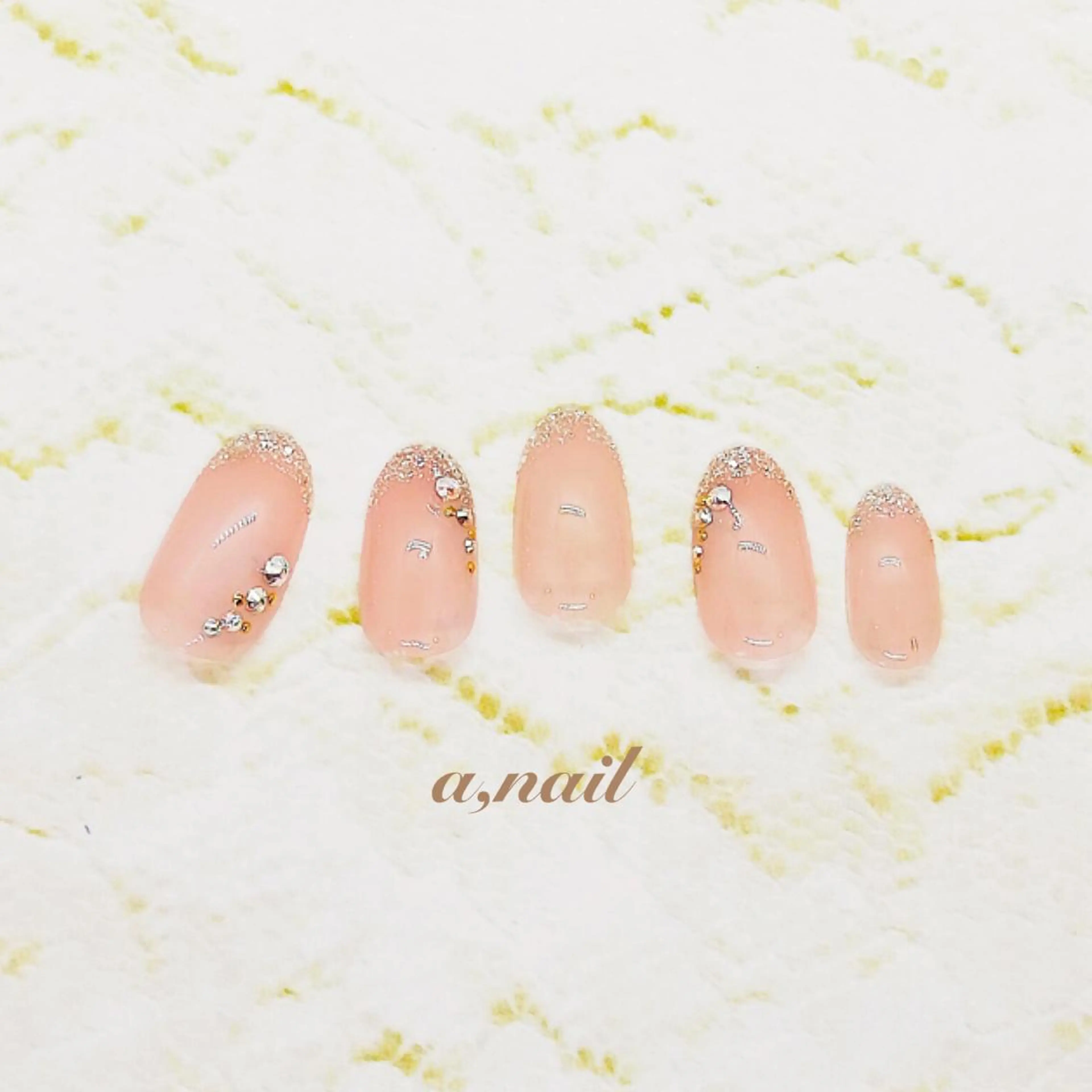 ネイル フットネイル フレンチネイル ホログラムネイル ラメ(グリッター) ニュアンスネイル ハンドネイル ネイルサロン エーネイルのネイルデザイン