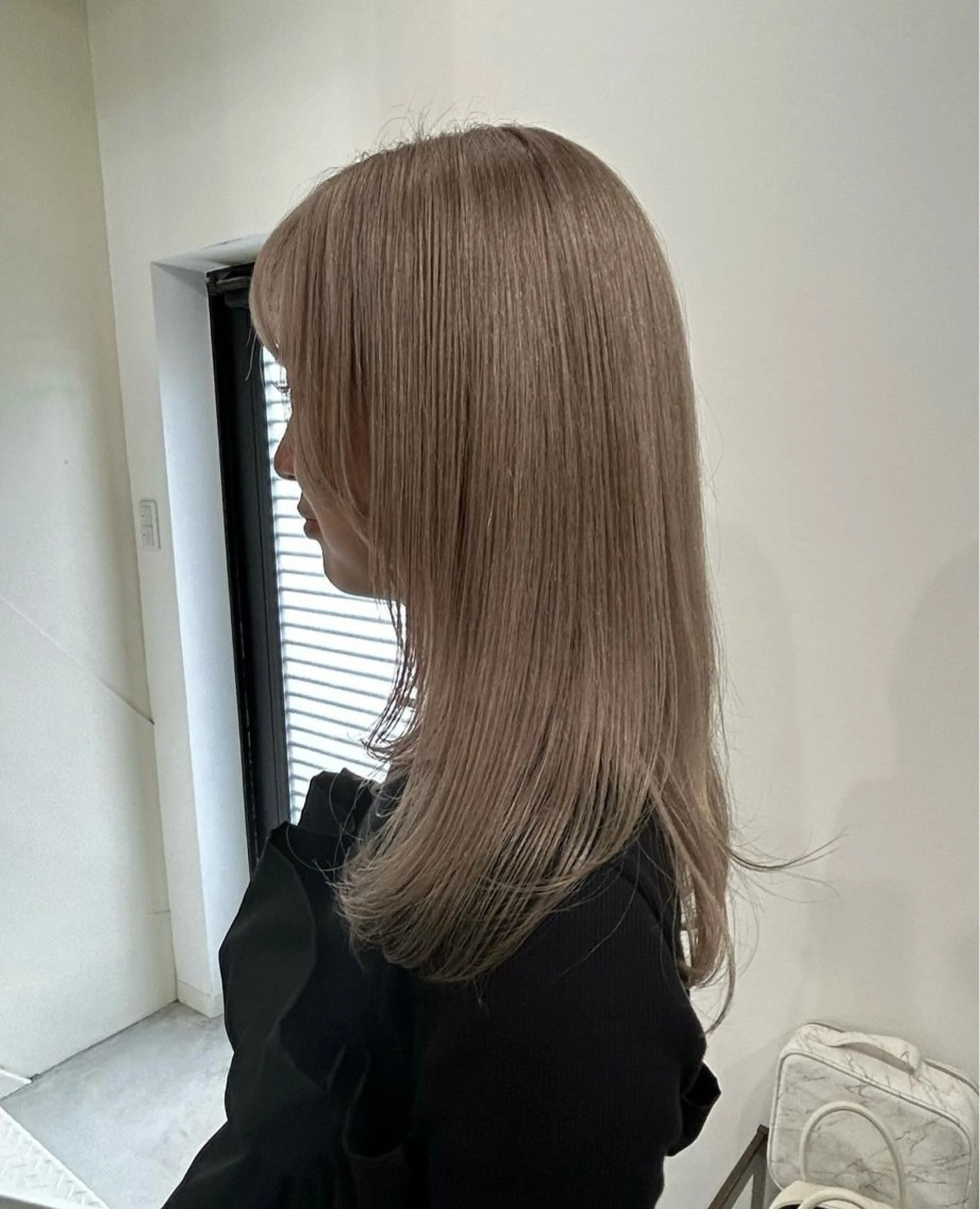セミロング 七野 莉子のヘアスタイル