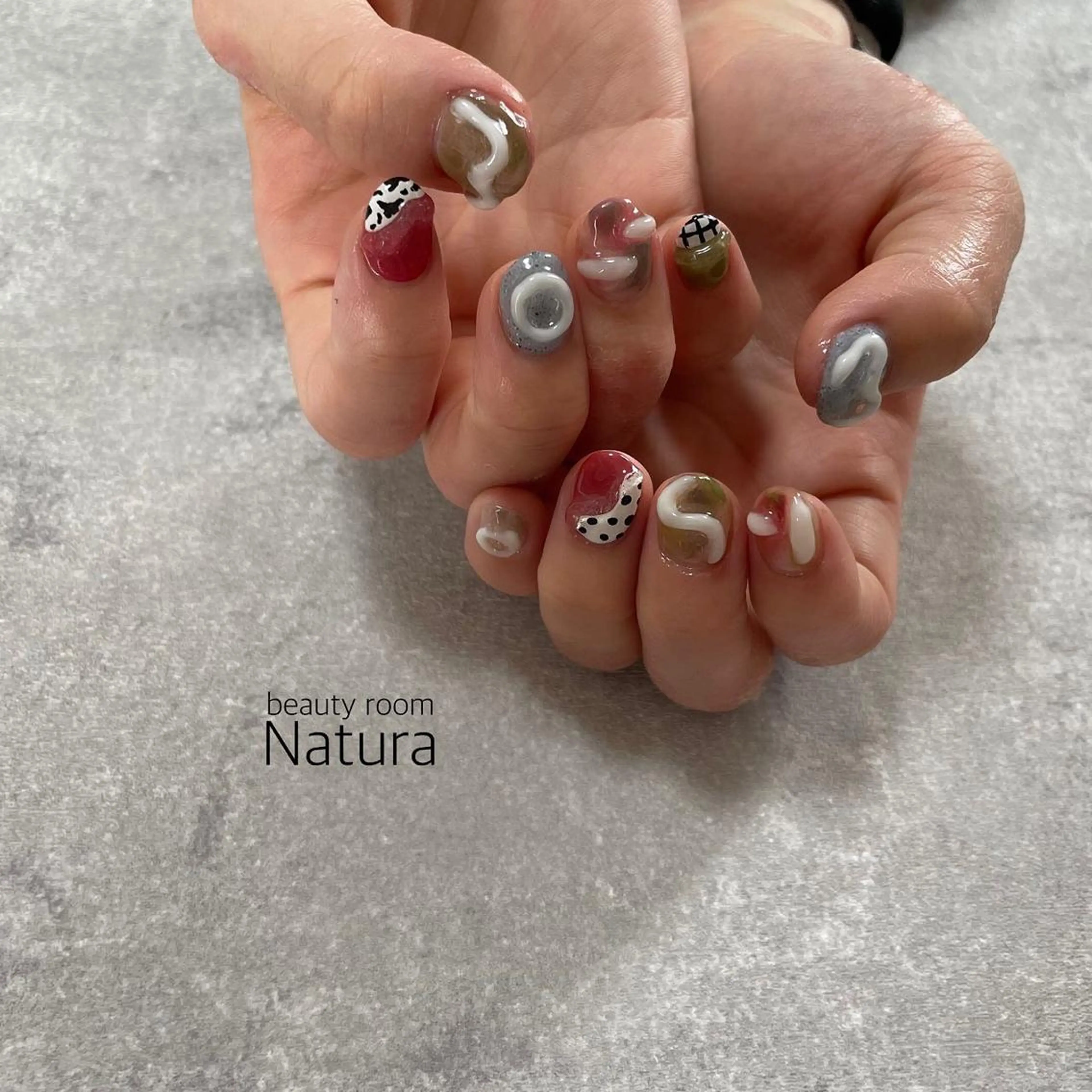 ネイル マツエク・マツパ アイブロウ ハンドネイル beautyroom Naturaのネイルデザイン