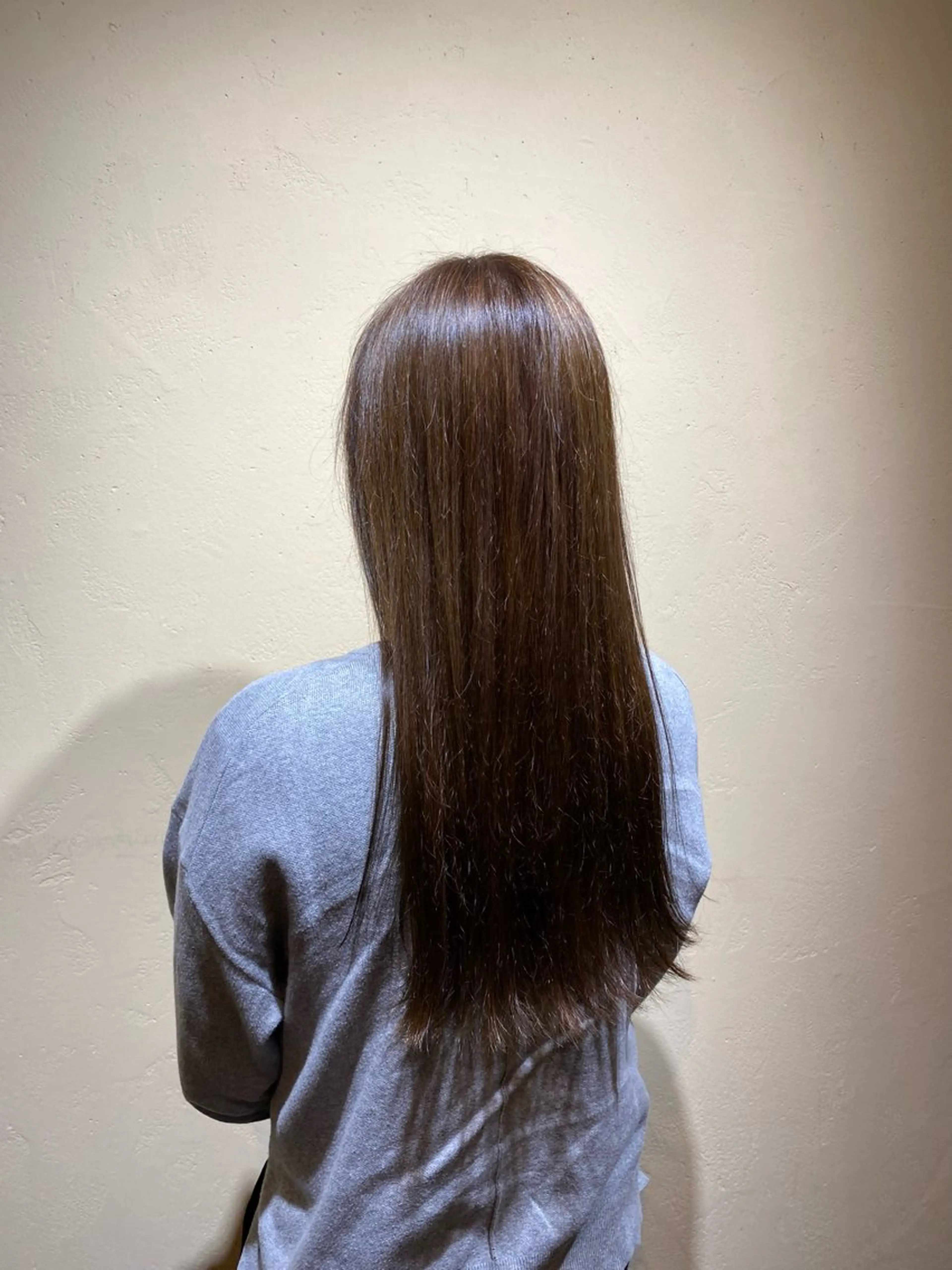 ロング カラー アッシュ アッシュブラウン ブリーチ ブラウンカラー 透明感カラー ヘアカラー トリートメント saya （サヤ）のヘアスタイル