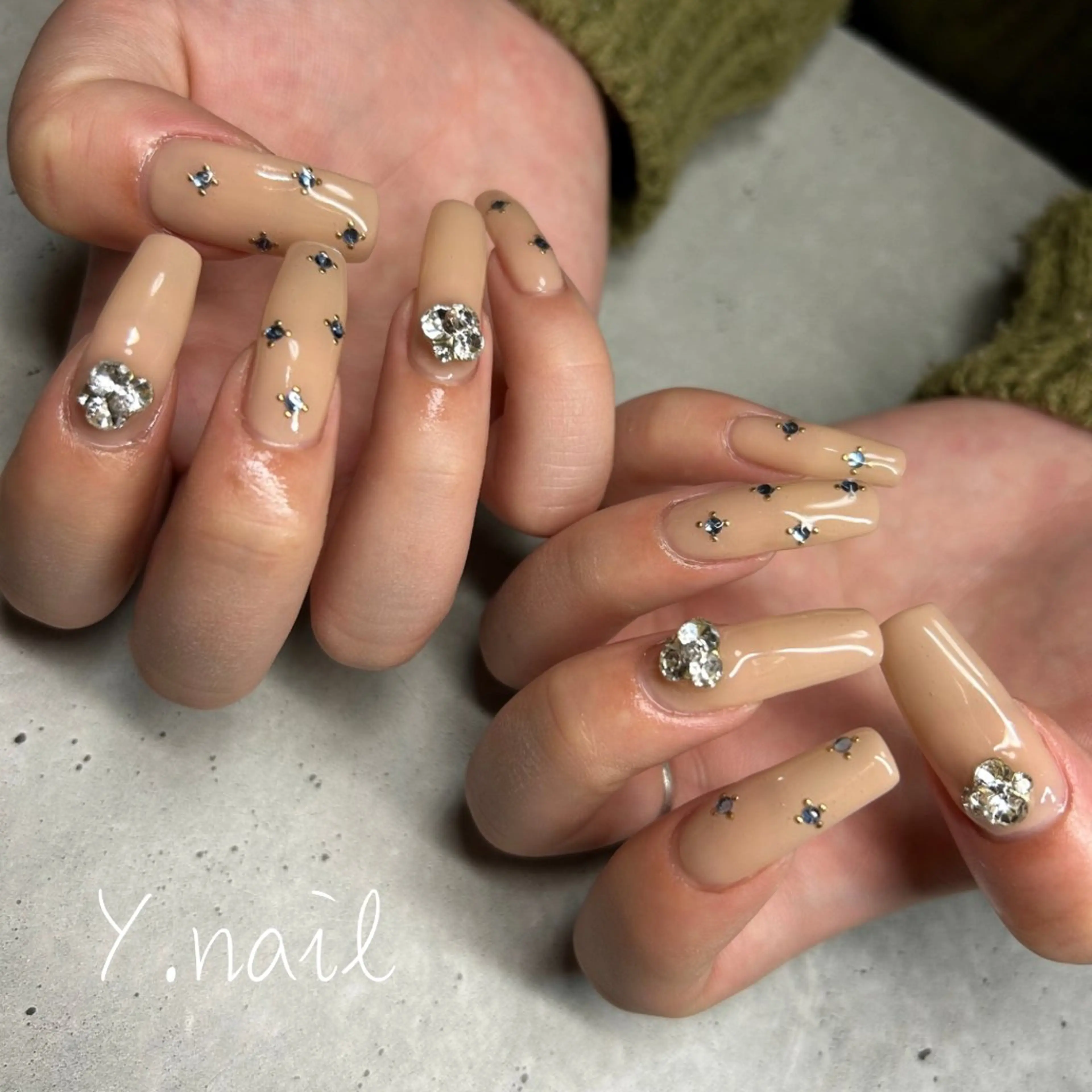 ネイル アートネイル ストーンネイル Y. nailのネイルデザイン