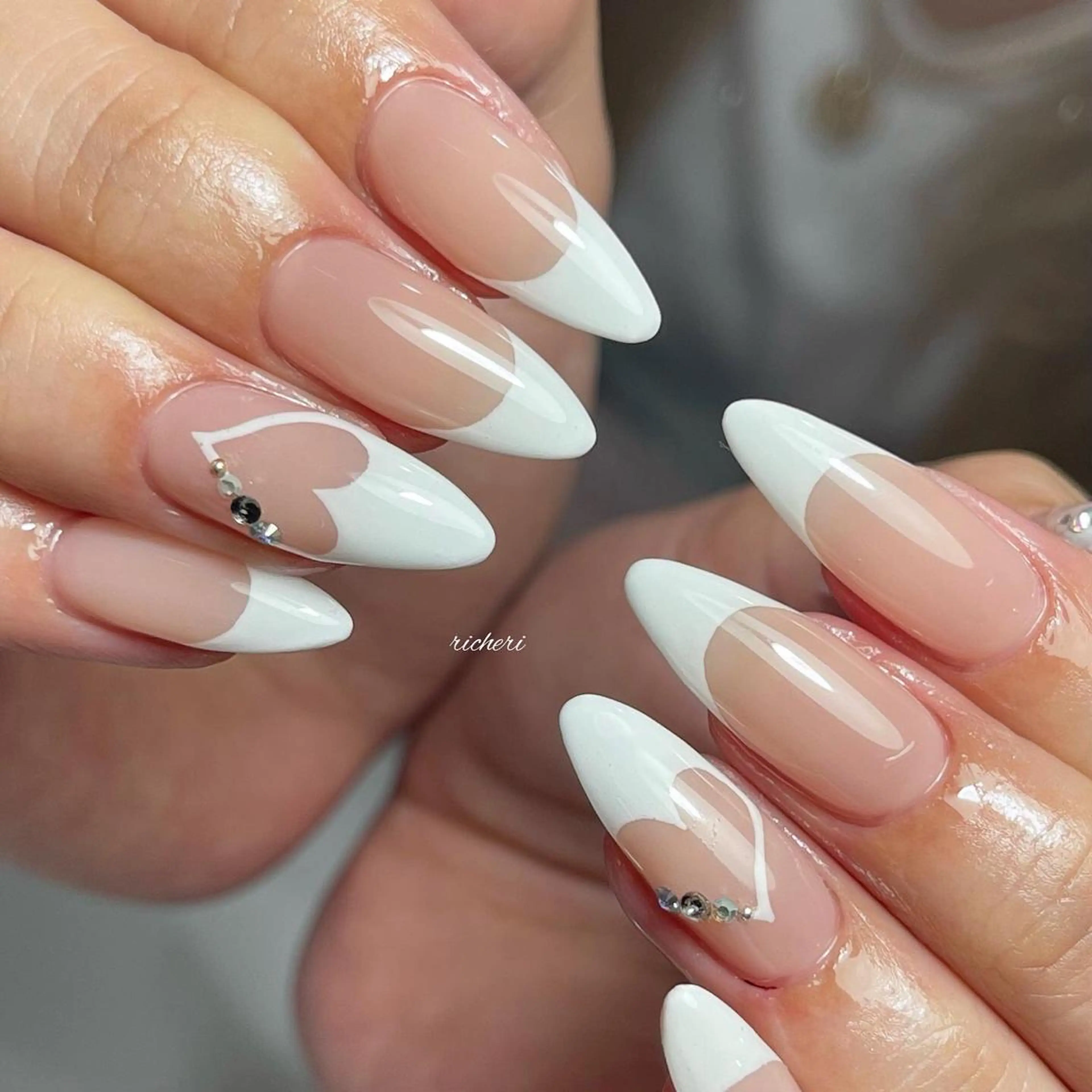 ミディアム ネイル 韓国風ヘア アートネイル フットネイル フレンチネイル ジェルネイル richeri beautyのエステ・リラクイメージ
