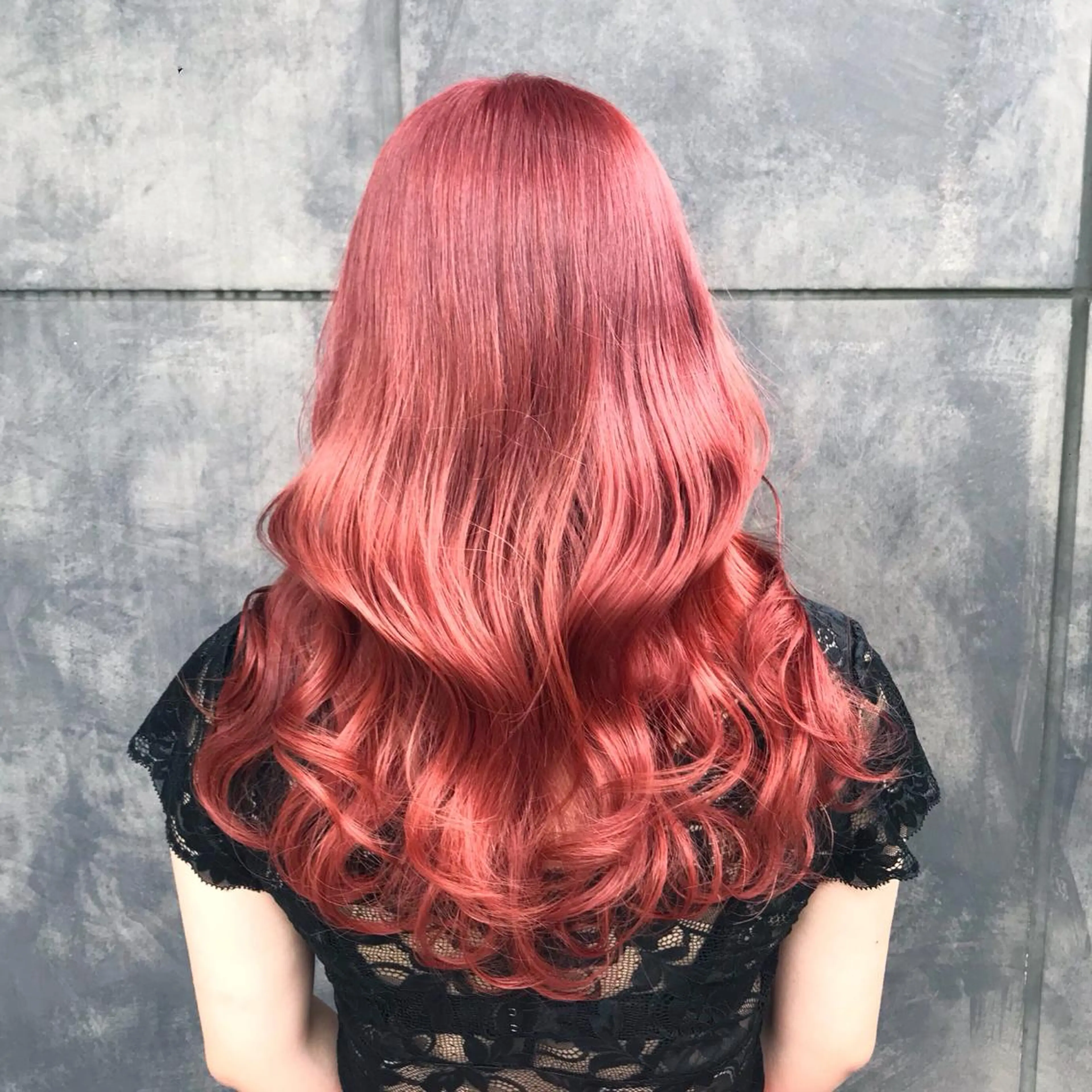 ロング カラー ブリーチ ピンクカラー レッドカラー ヨシンモリ ムルギョル巻き K-POP好き美容師 🇰🇷Kai.Yのヘアスタイル