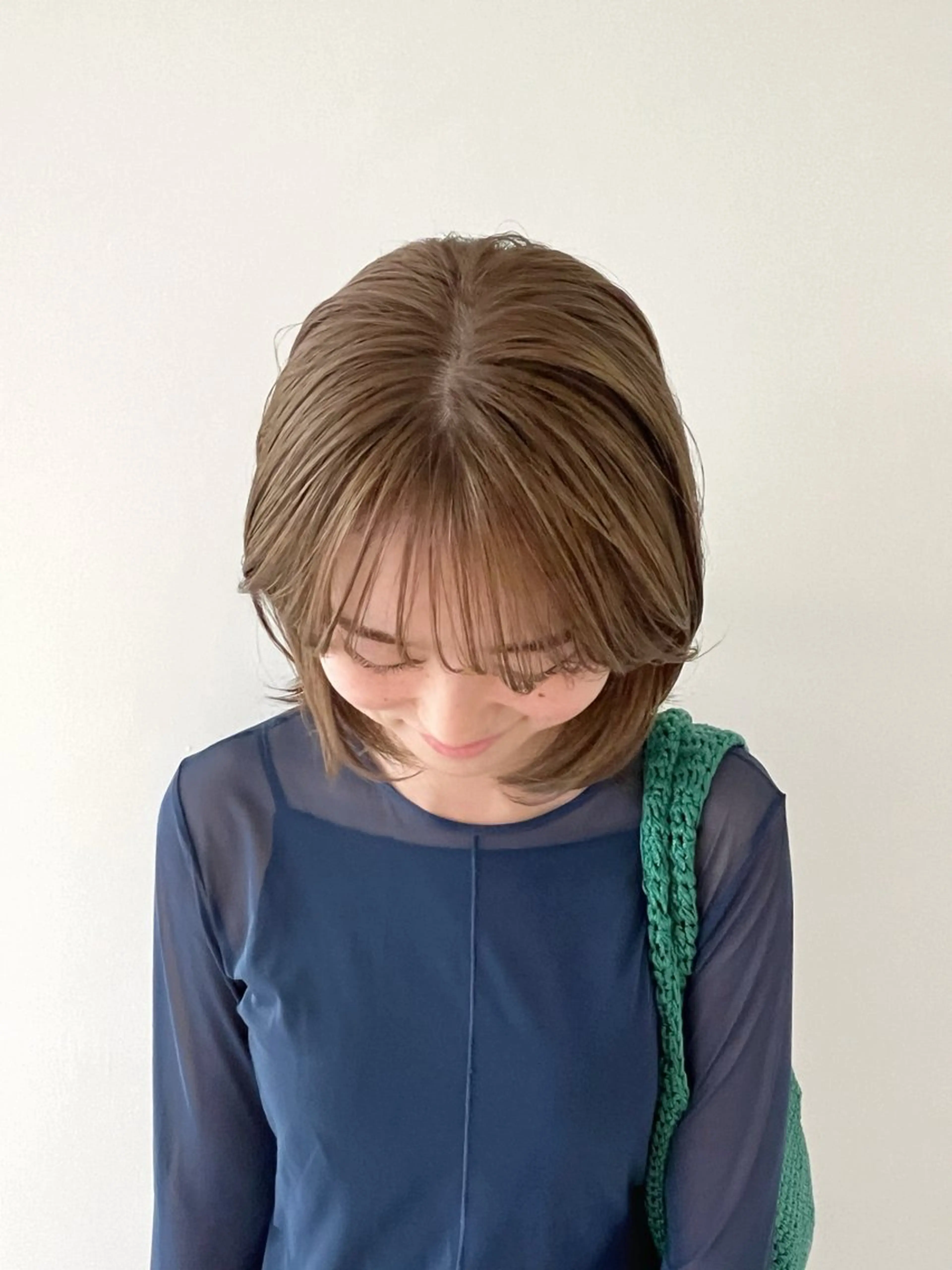 ミディアム カラー ヘアカラー トリートメント Kasumi | くすみブラウン×渋谷のヘアスタイル