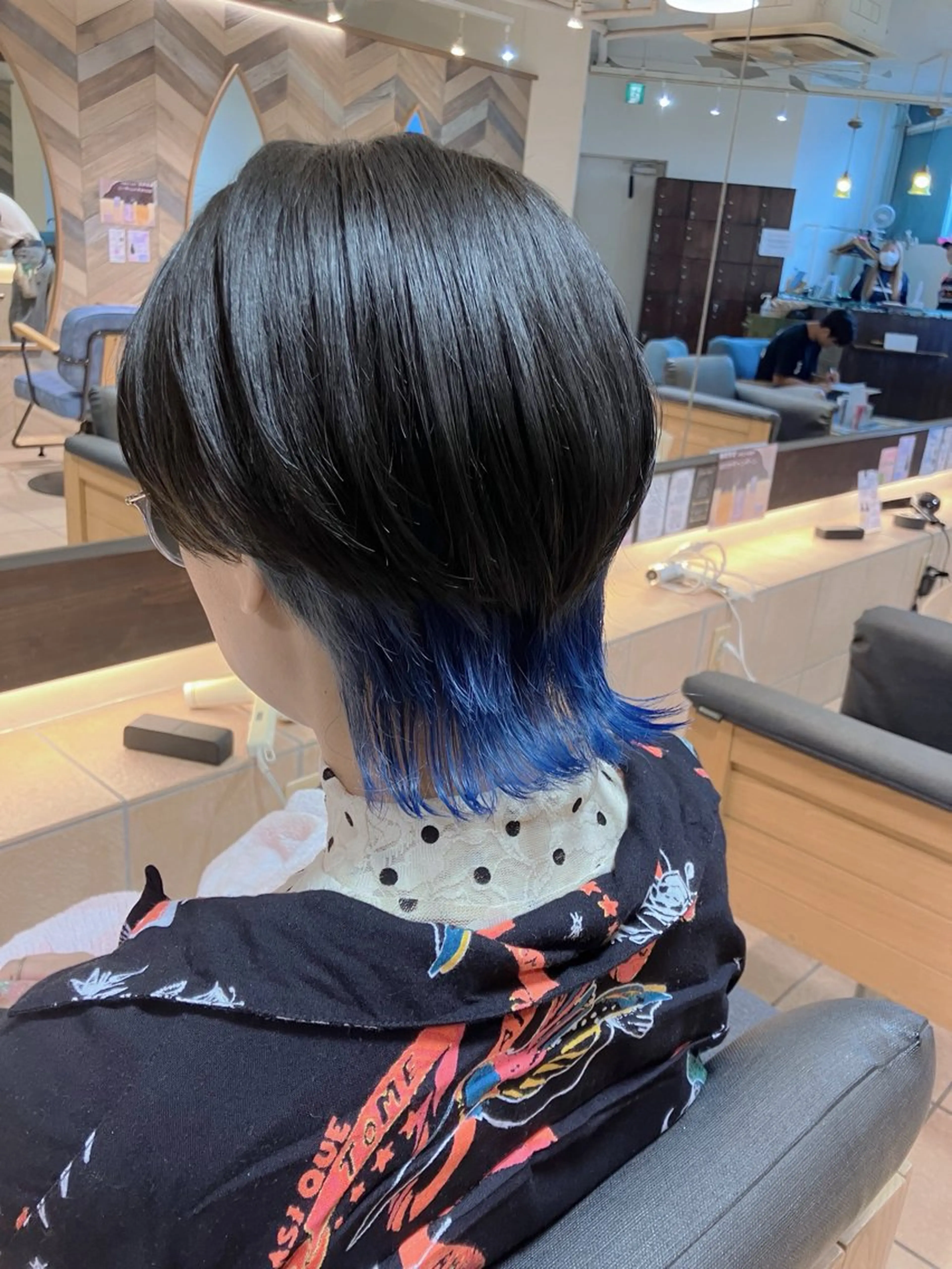 ミディアム カット ヘアカラー 奥谷 美代子のヘアスタイル