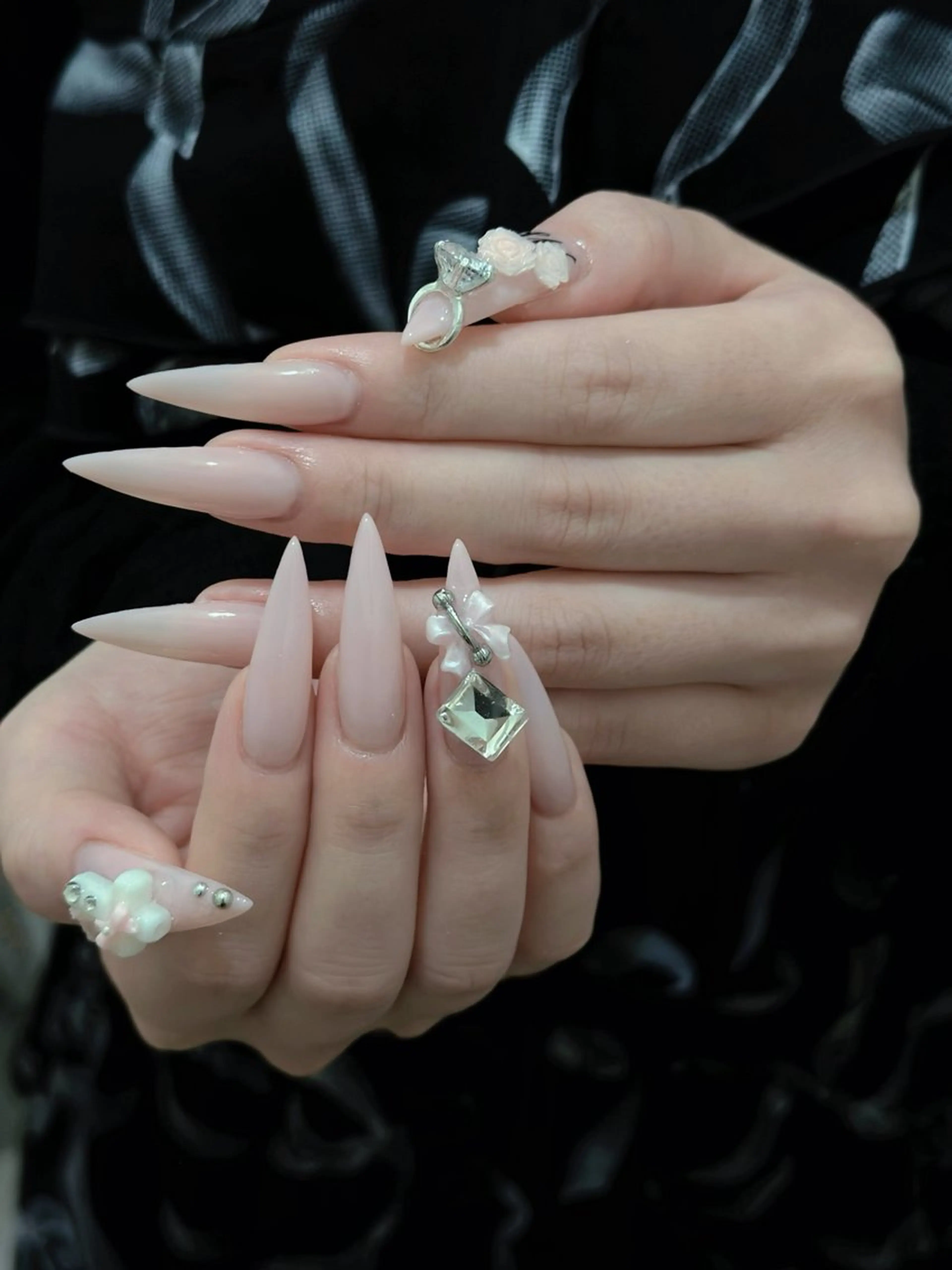 ネイル チークネイル ドット フレンチネイル グラデーション ハート ハンドネイル ハンドケア Eli Nails 新宿のネイルデザイン