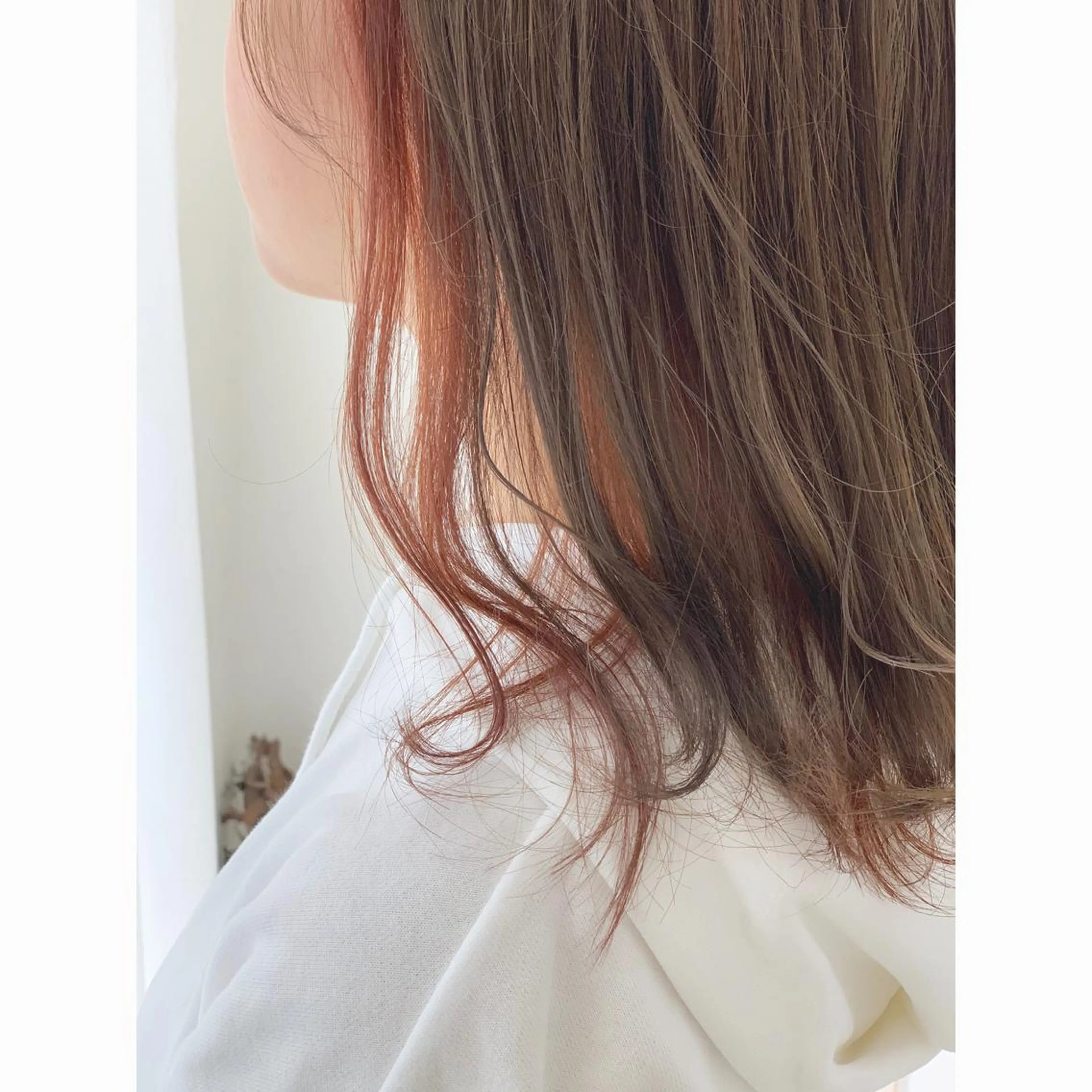 セミロング カラー fio マナミのヘアスタイル