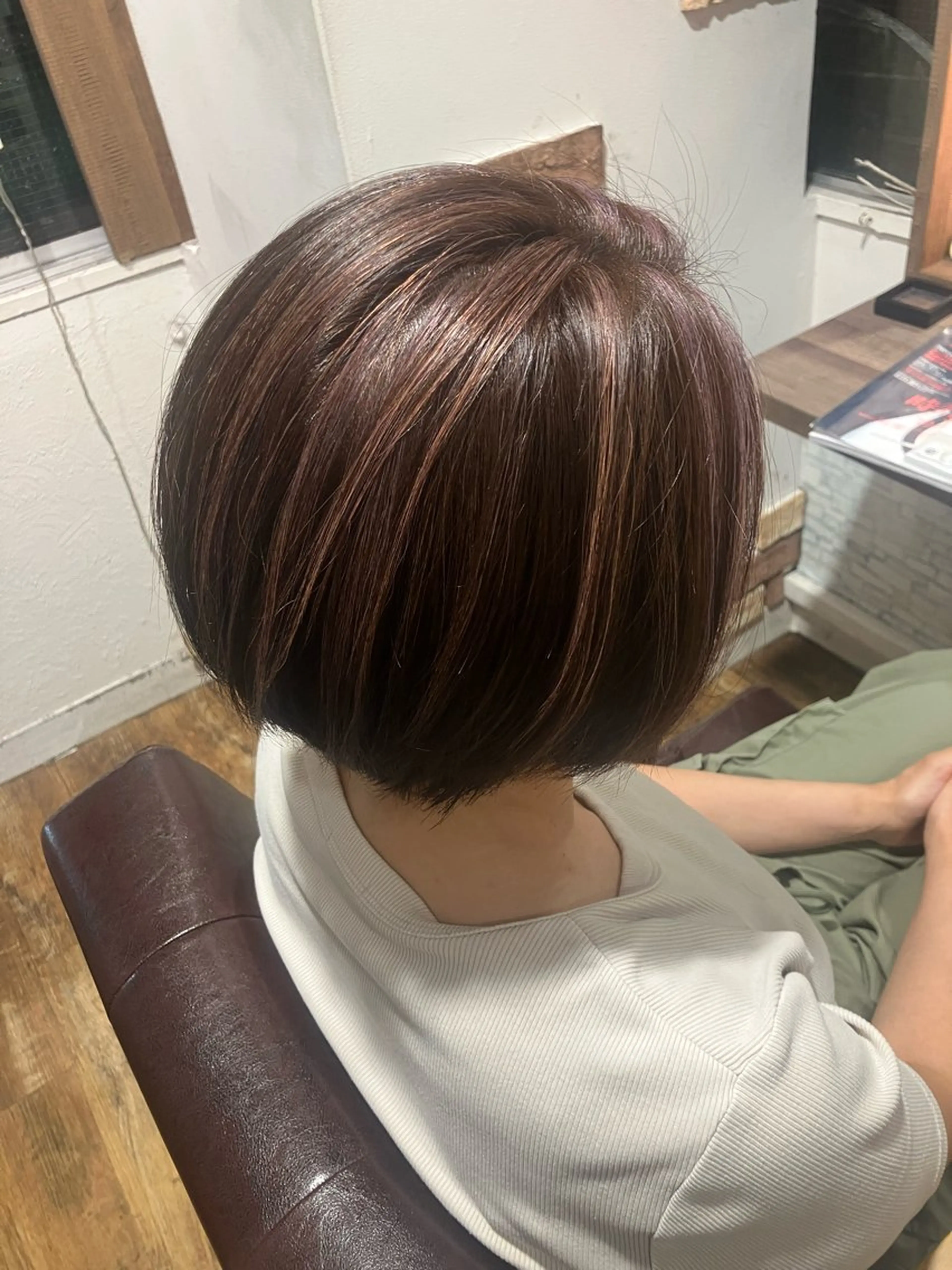ショート カラー ハイライトカラー ピンクカラー ハイライト 葉月 怜美のヘアスタイル