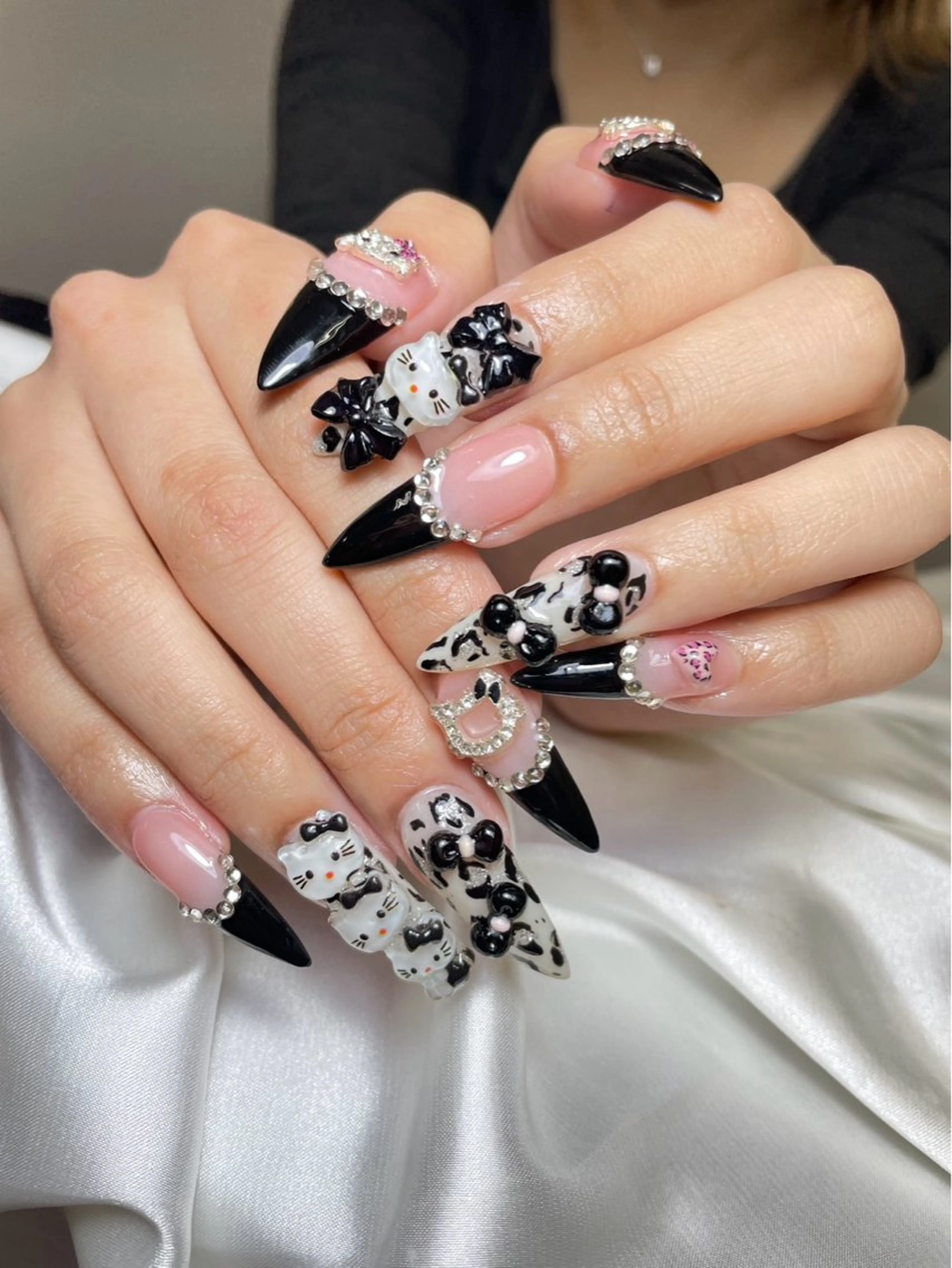 ネイル チークネイル 長さ出し フットネイル ジェルネイル 卒業式 𝓐𝓷𝓻𝓲 XiinhNailのネイルデザイン