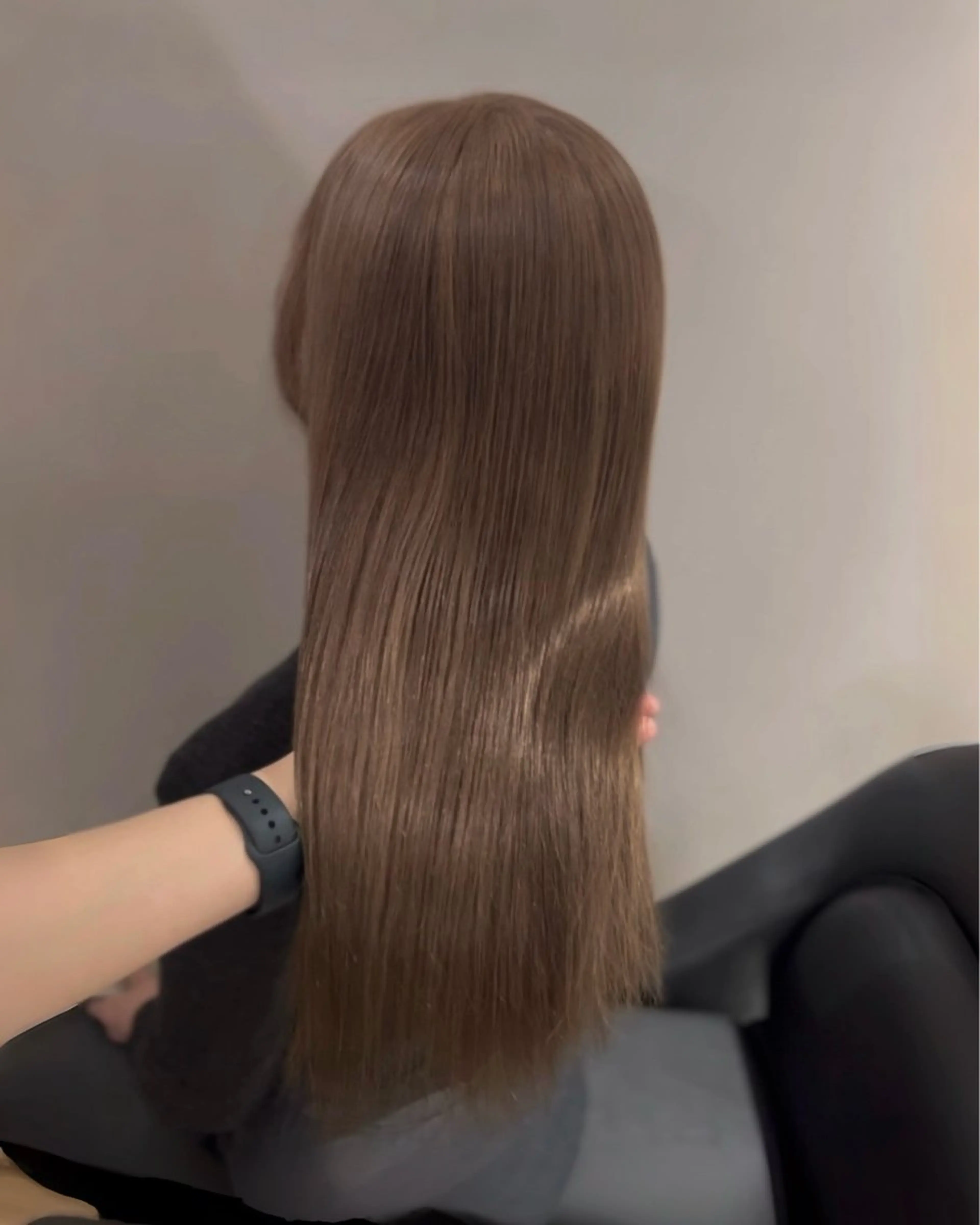 ロング カラー パーマ アッシュ アッシュグレー アッシュグレージュ ベージュカラー ブリーチ カット ヘアカラー トリートメント akira｜ 透明感ベージュ｜梅田のヘアスタイル