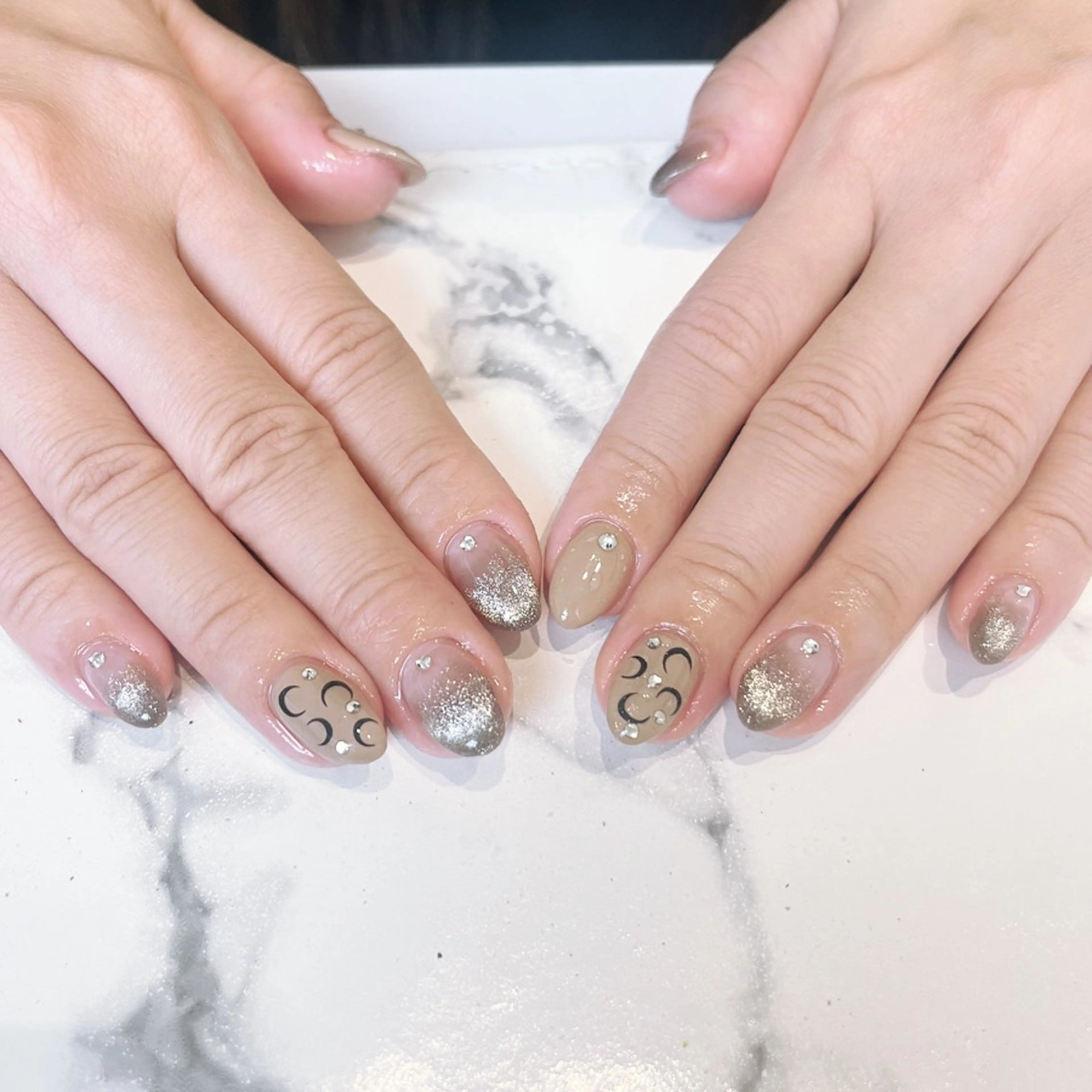 ネイル ドット フットネイル キラキラネイル 韓国ネイル マグネットネイル salon. Pualaのネイルデザイン