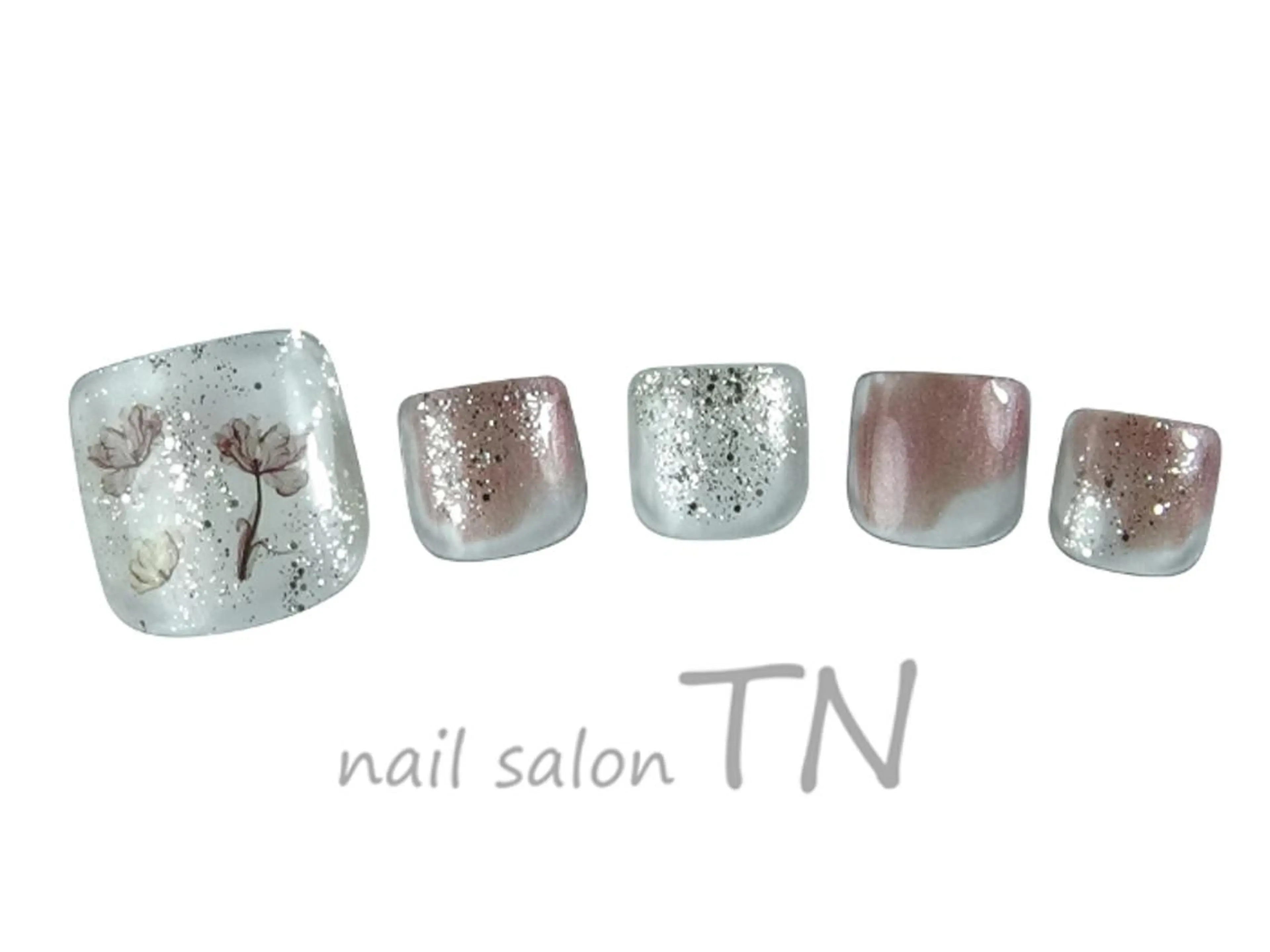 ネイル 寺嶋 ひなのネイルデザイン