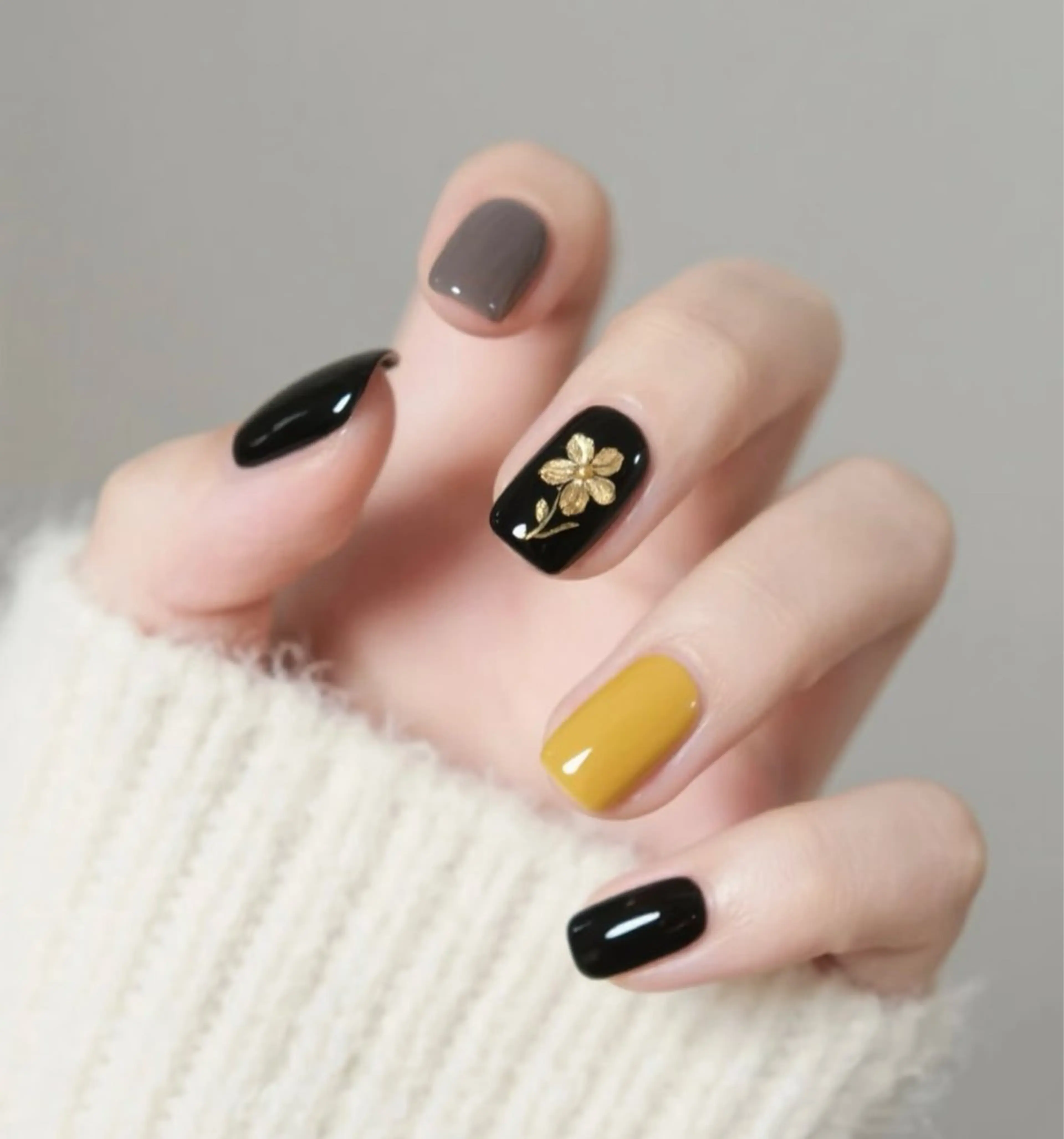 ネイル ゴールド ミラーネイル ハンドネイル Maylie Nail所属・キイ サロンのネイルデザイン