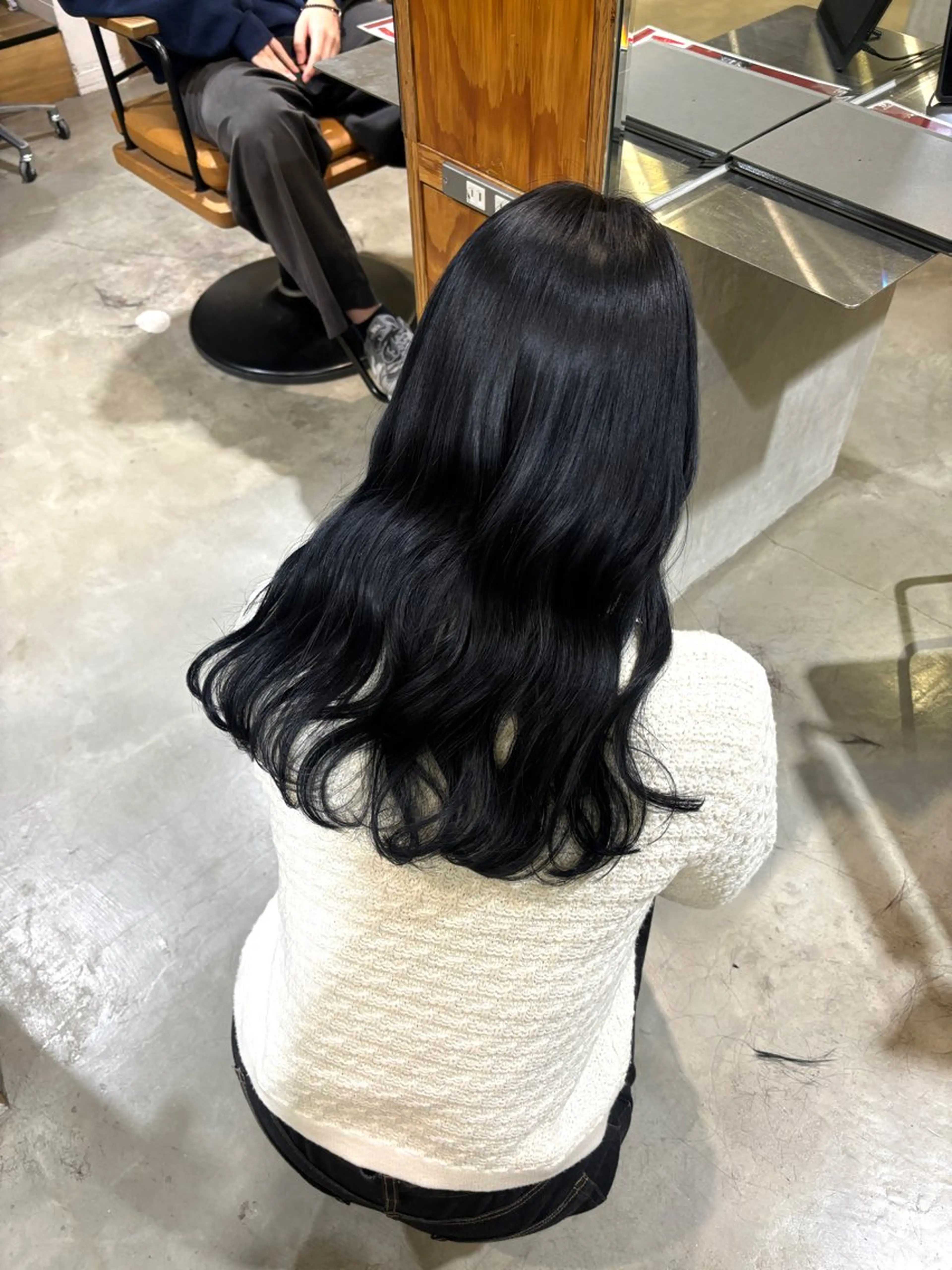 ロング カラー 黒髪 ブルーカラー ブルーブラック ヘアカラー 小木曽 里華のヘアスタイル