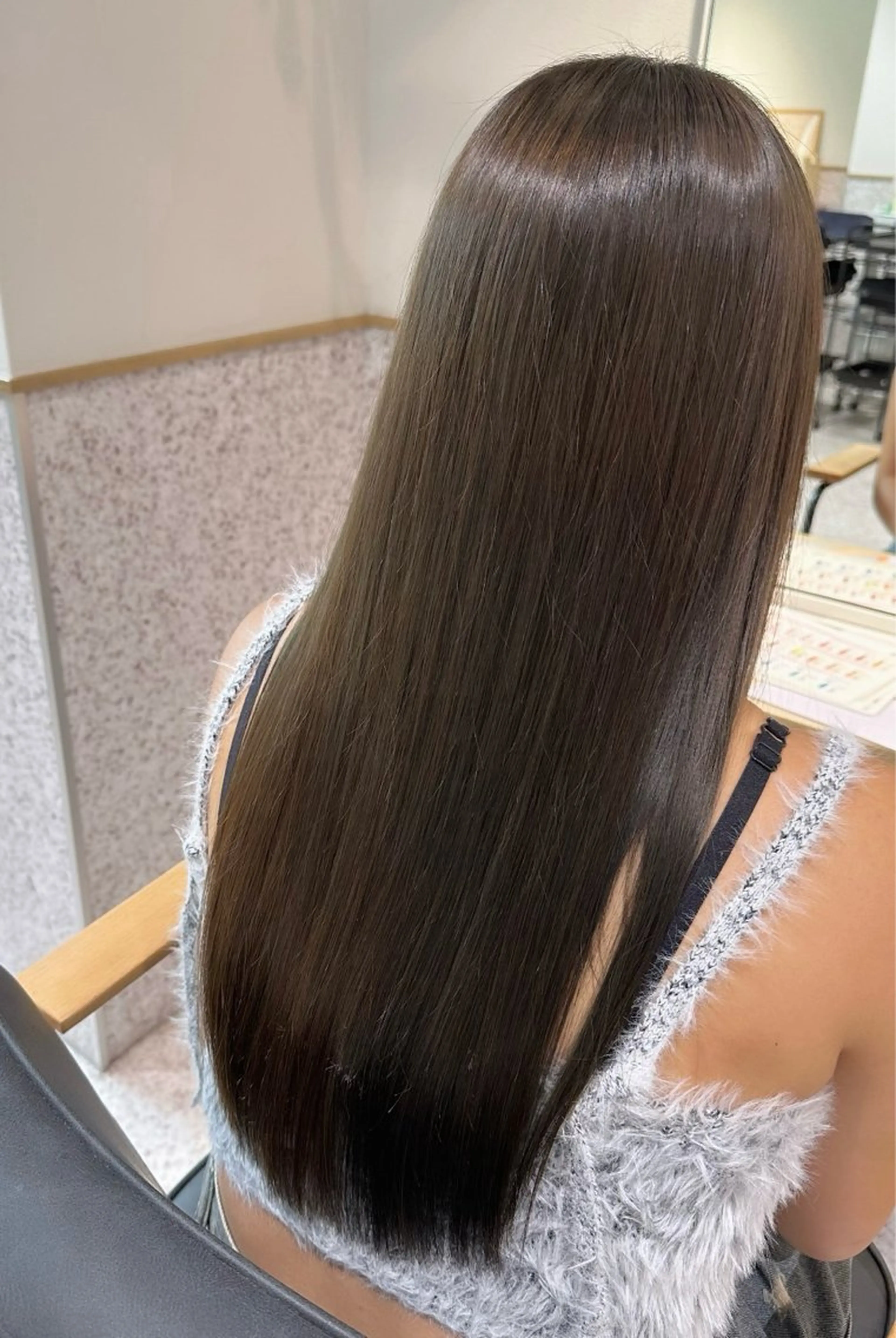 ヘアカラー 透明感/艶カラー 🫧 ユイナのヘアスタイル